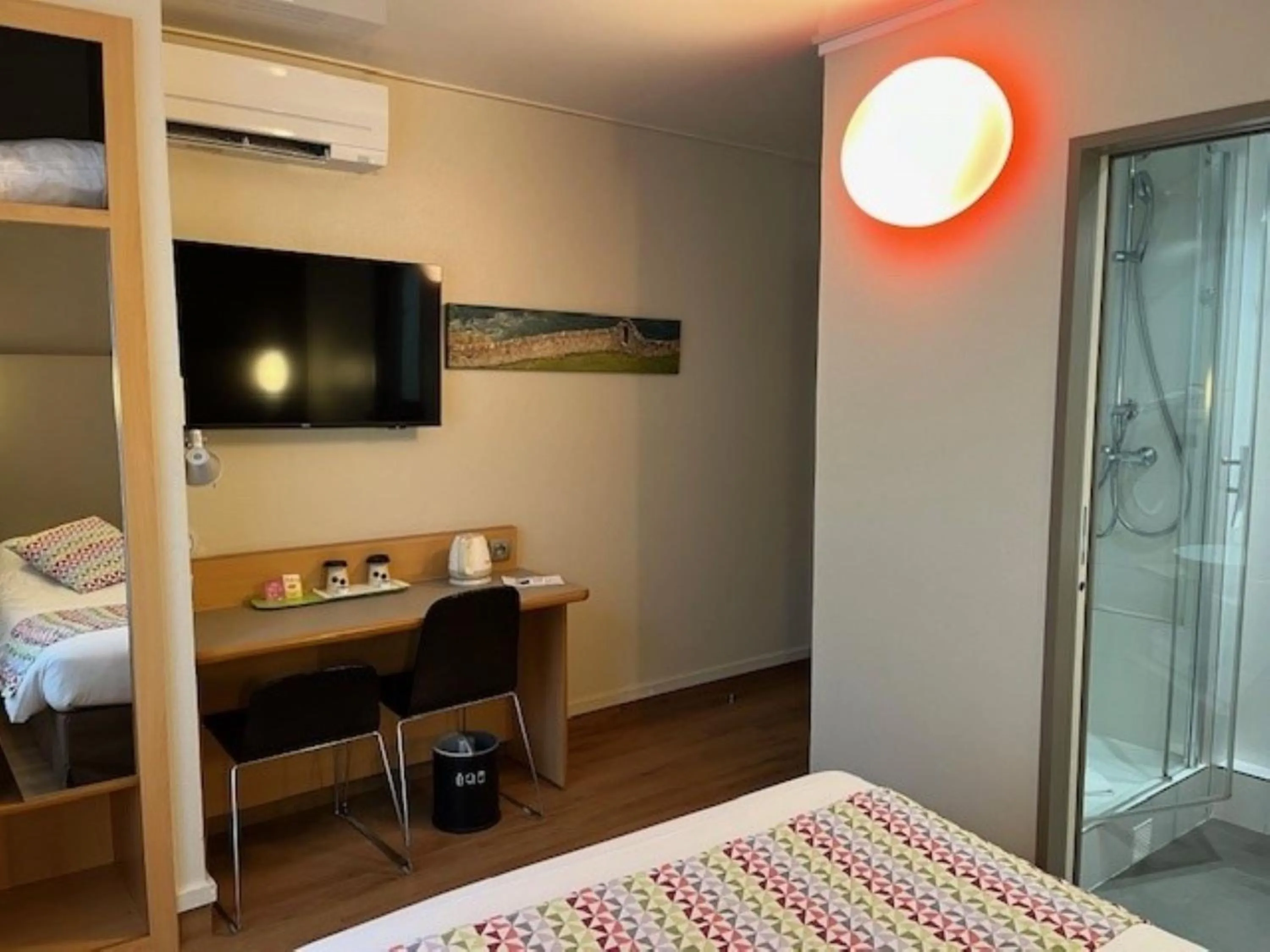 Bed in Campanile Paris 14 - Maine Montparnasse