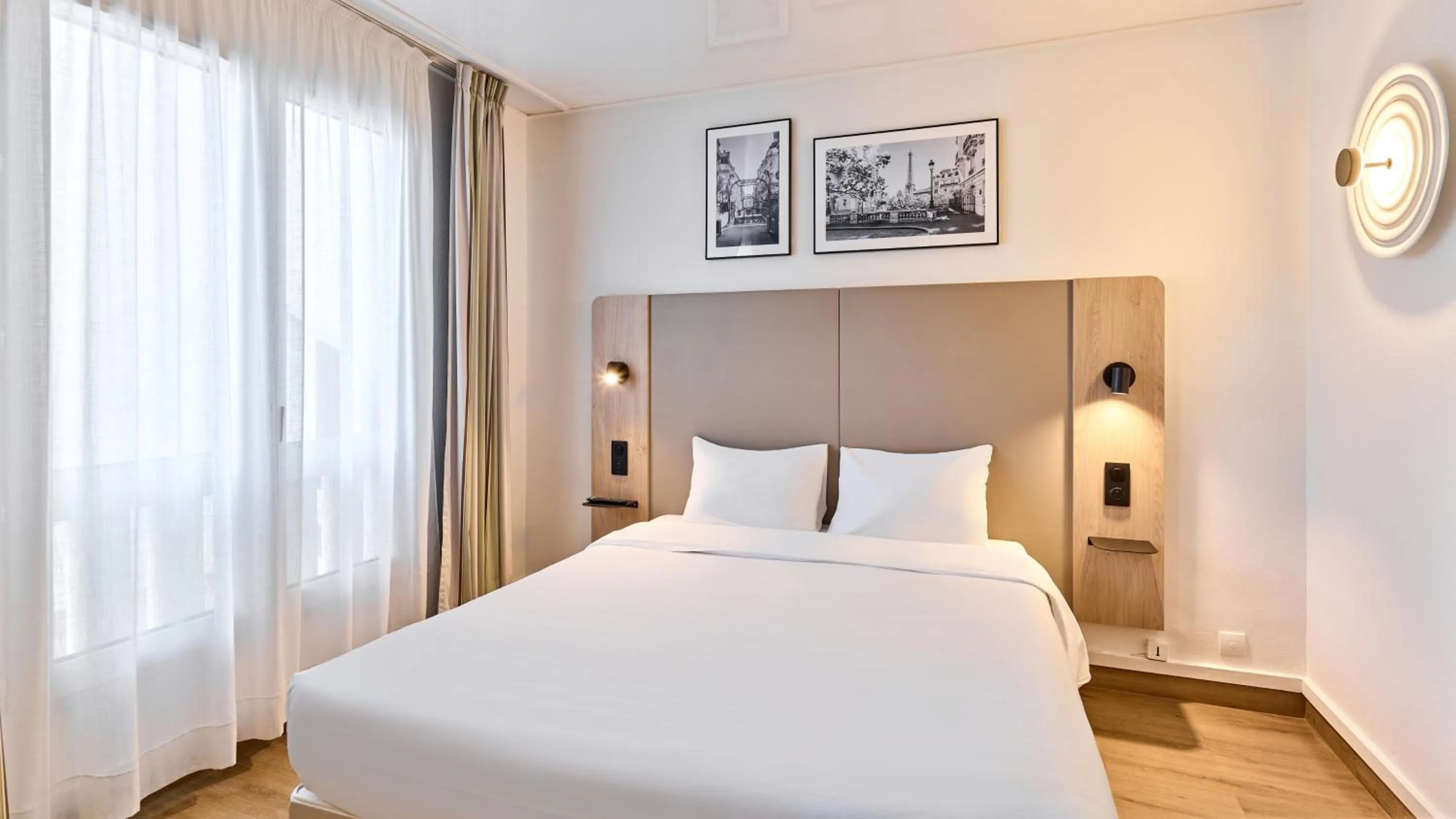 Bedroom, Bed in Campanile Paris 14 - Maine Montparnasse