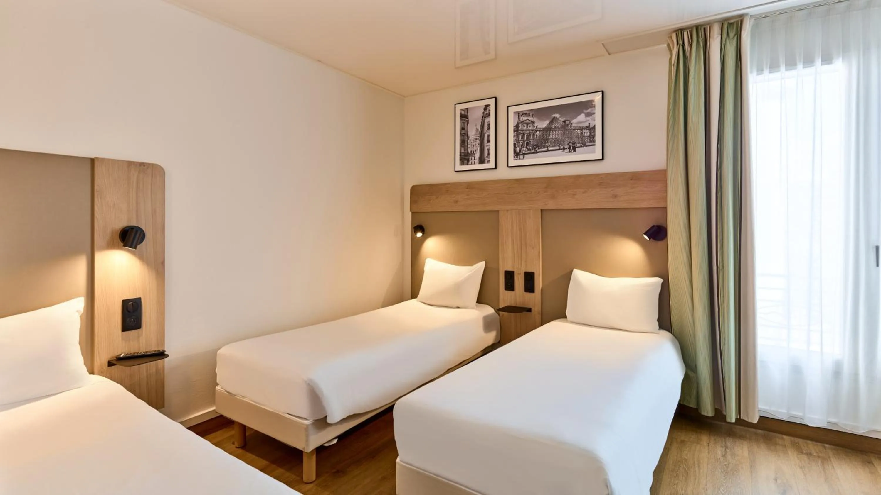 Photo of the whole room, Bed in Campanile Paris 14 - Maine Montparnasse