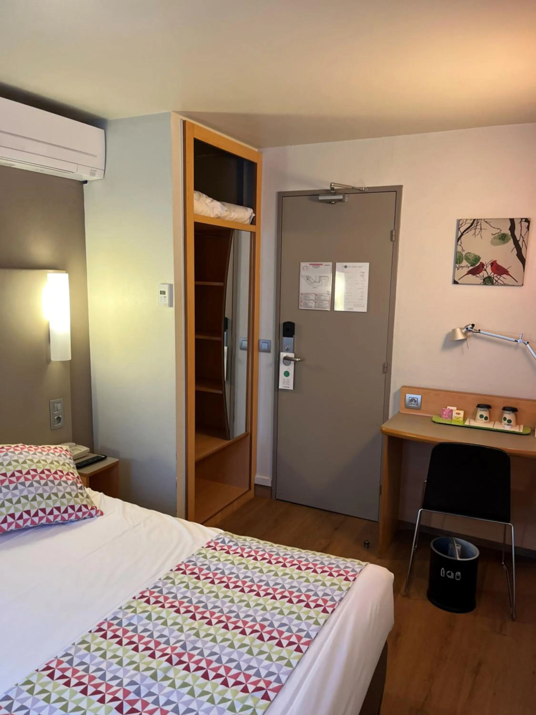 Bed in Campanile Paris 14 - Maine Montparnasse