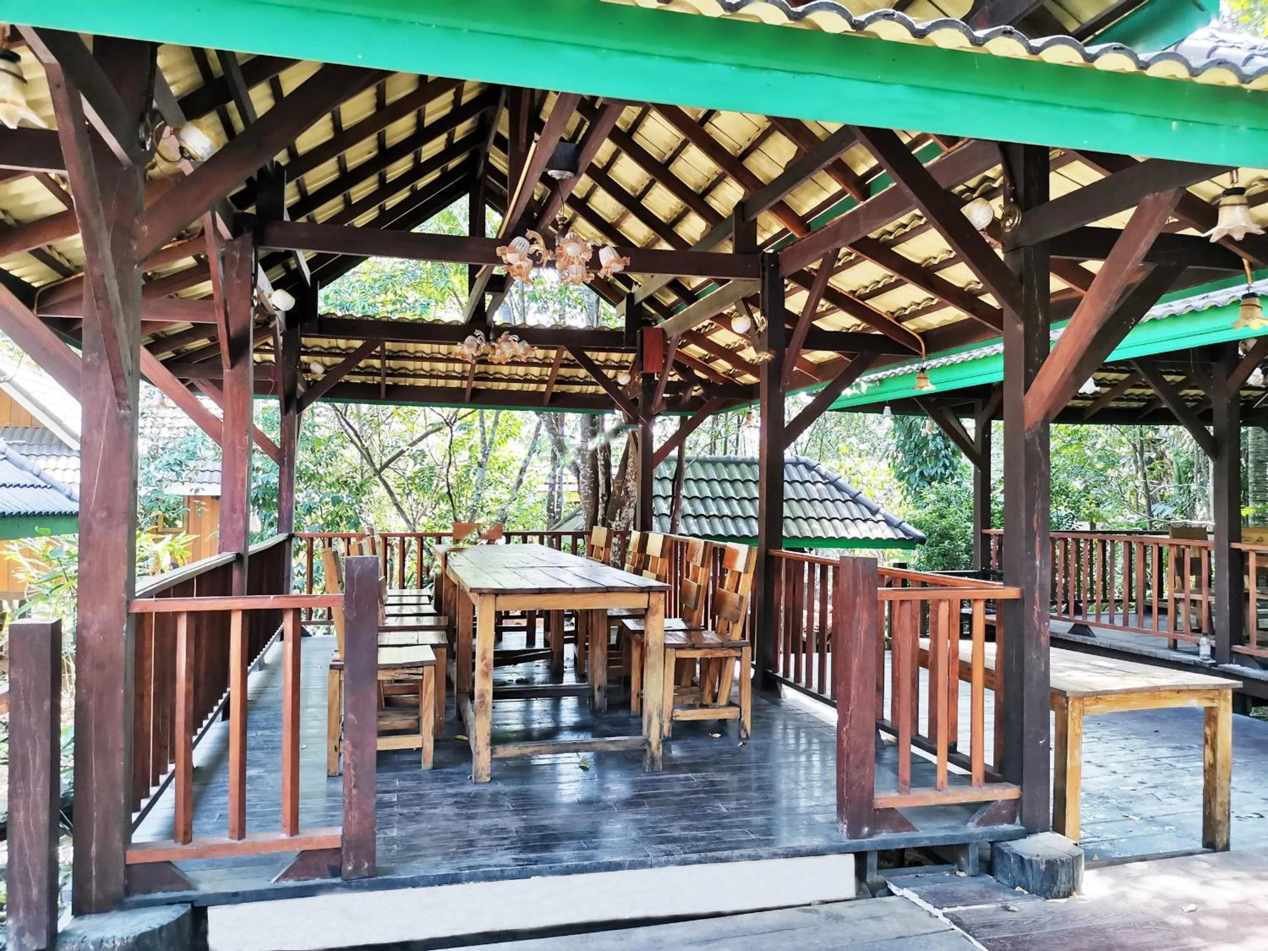 Restaurant/places to eat in OYO 604 Ruen Mai Horm Resort