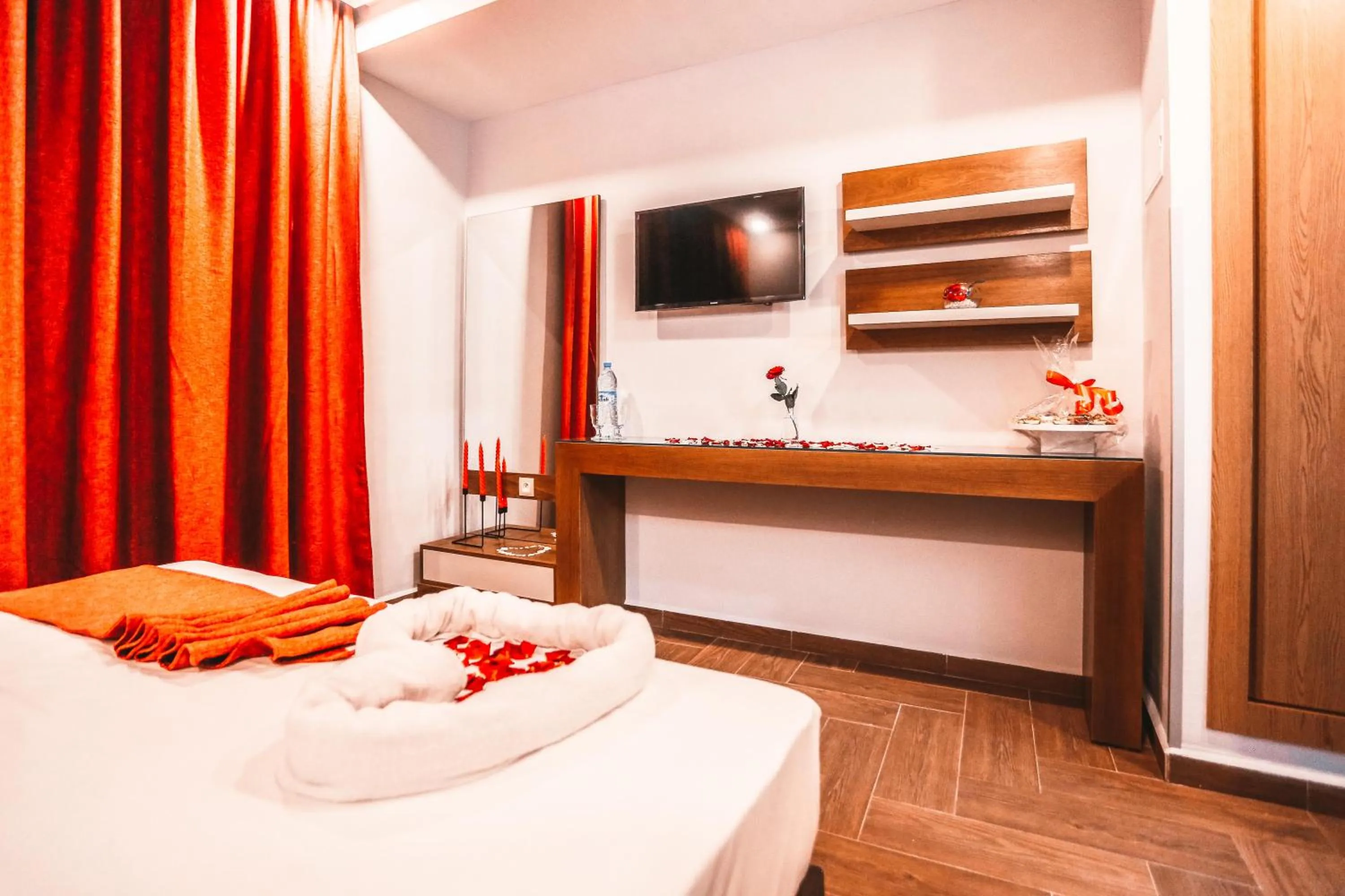 Communal lounge/ TV room, Bed in HOTEL MAKARIM TETOUAN