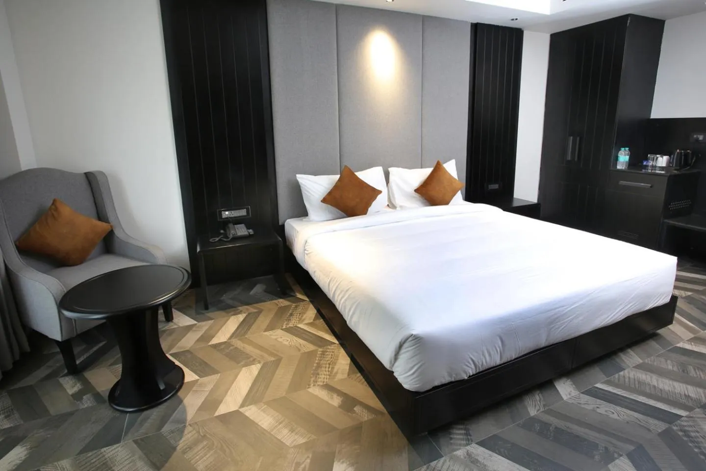 Photo of the whole room, Bed in LEMARQ