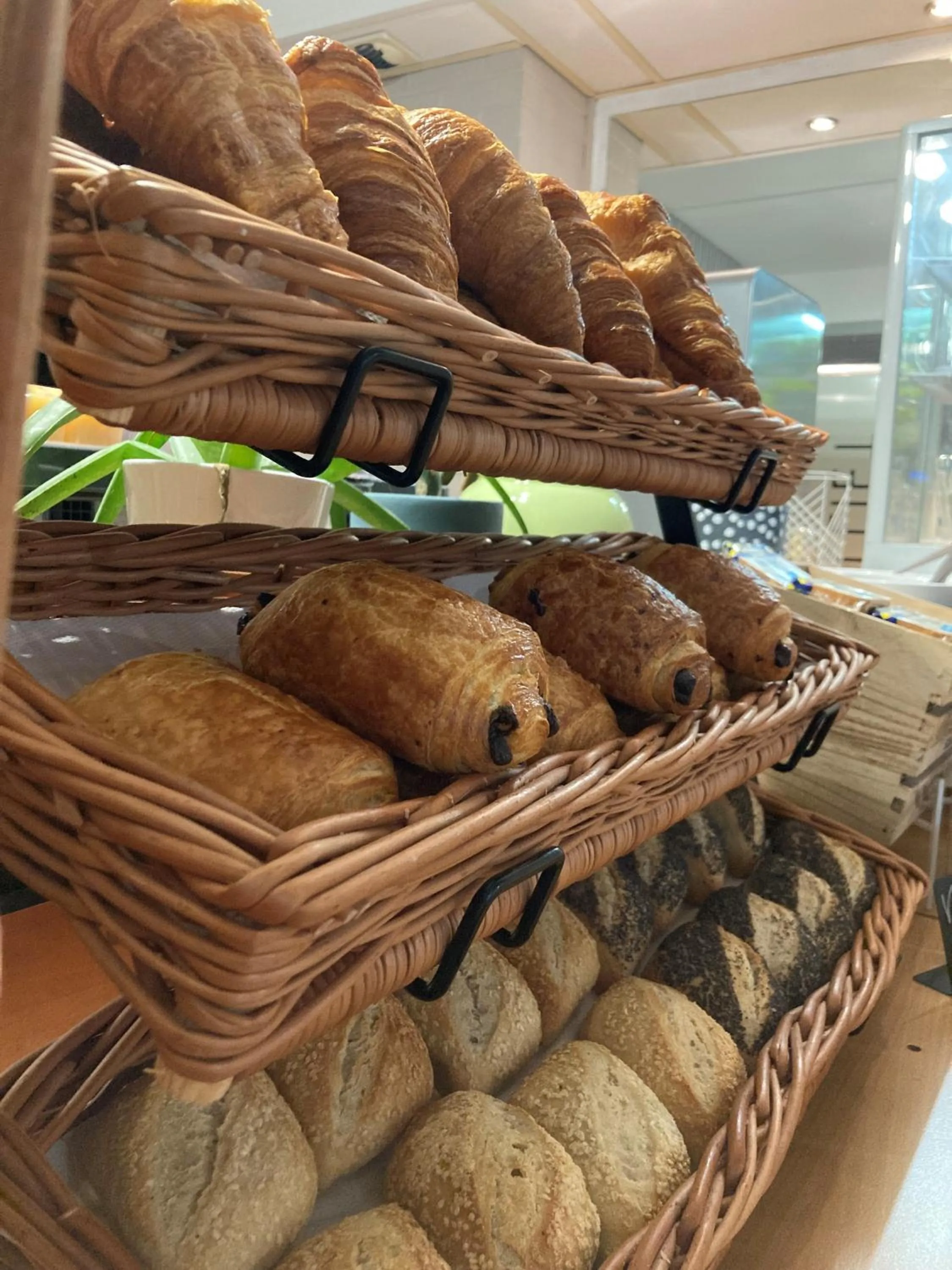 Restaurant/places to eat in Kyriad Hotel Montpellier Centre Antigone