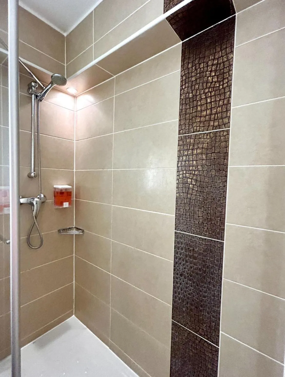 Bathroom in Kyriad Hotel Montpellier Centre Antigone