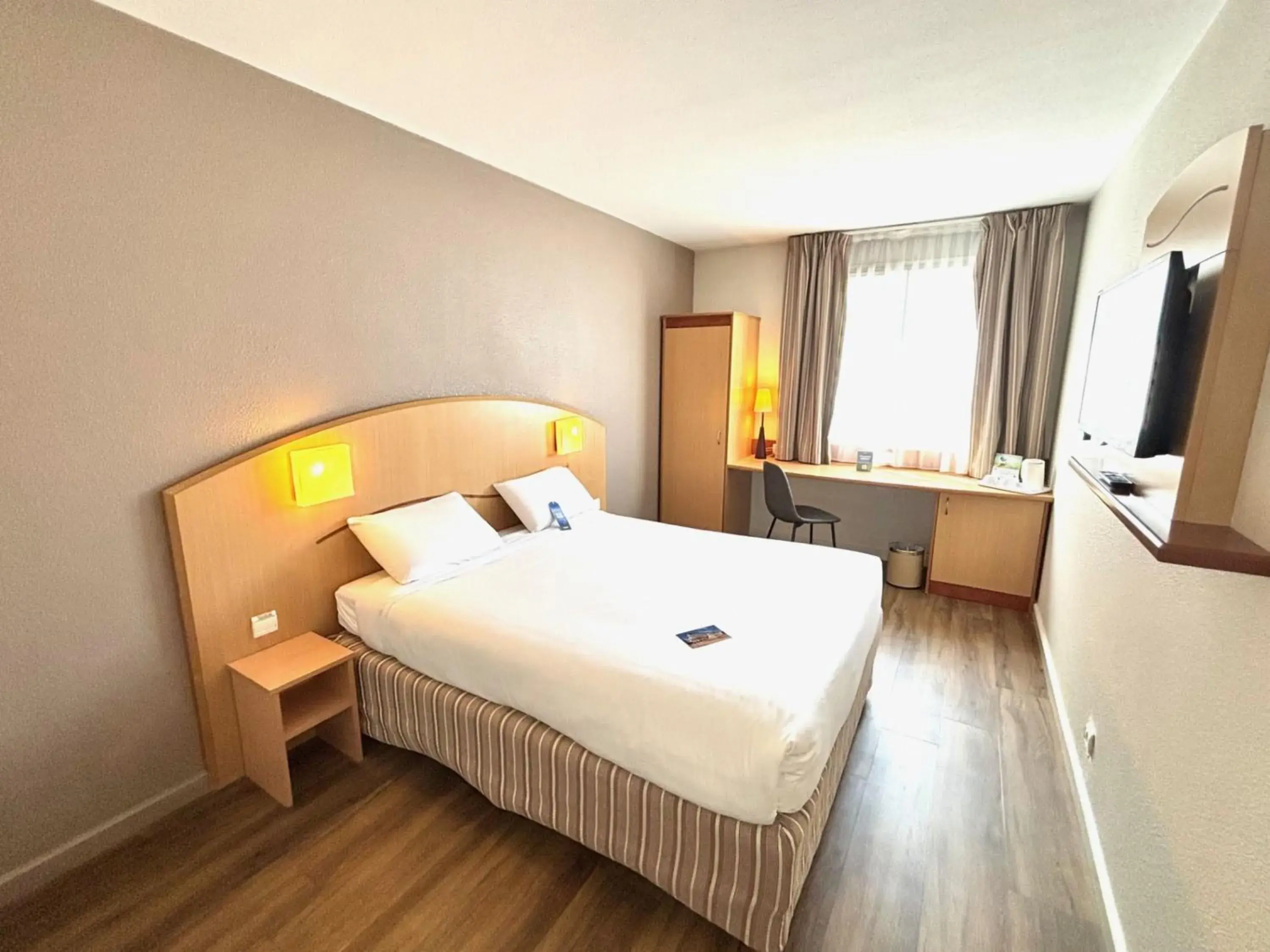 Photo of the whole room, Bed in Kyriad Hotel Montpellier Centre Antigone Photo of the whole room, Bed in Kyriad Hotel Montpellier Centre Antigone