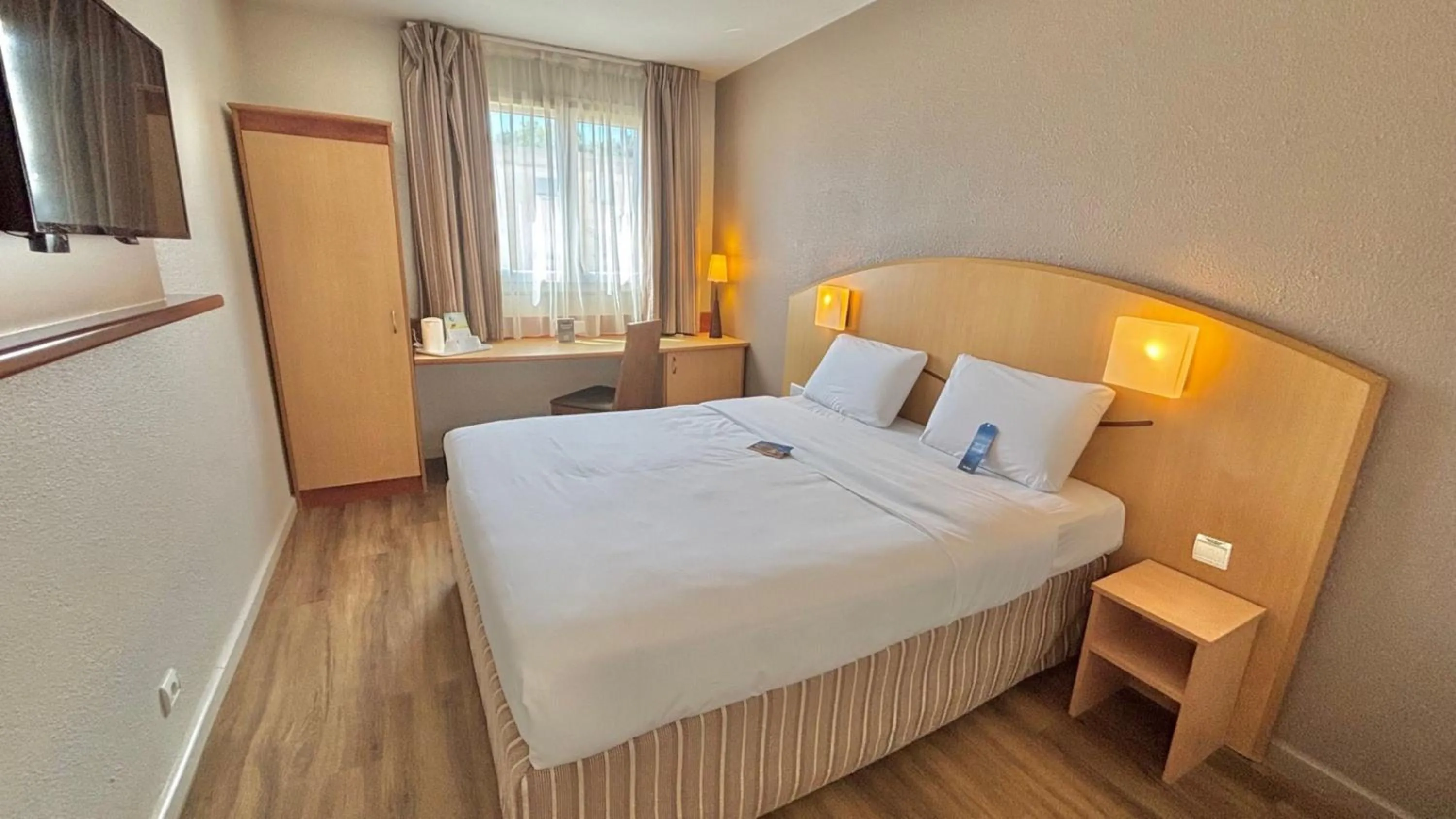 Photo of the whole room, Bed in Kyriad Hotel Montpellier Centre Antigone