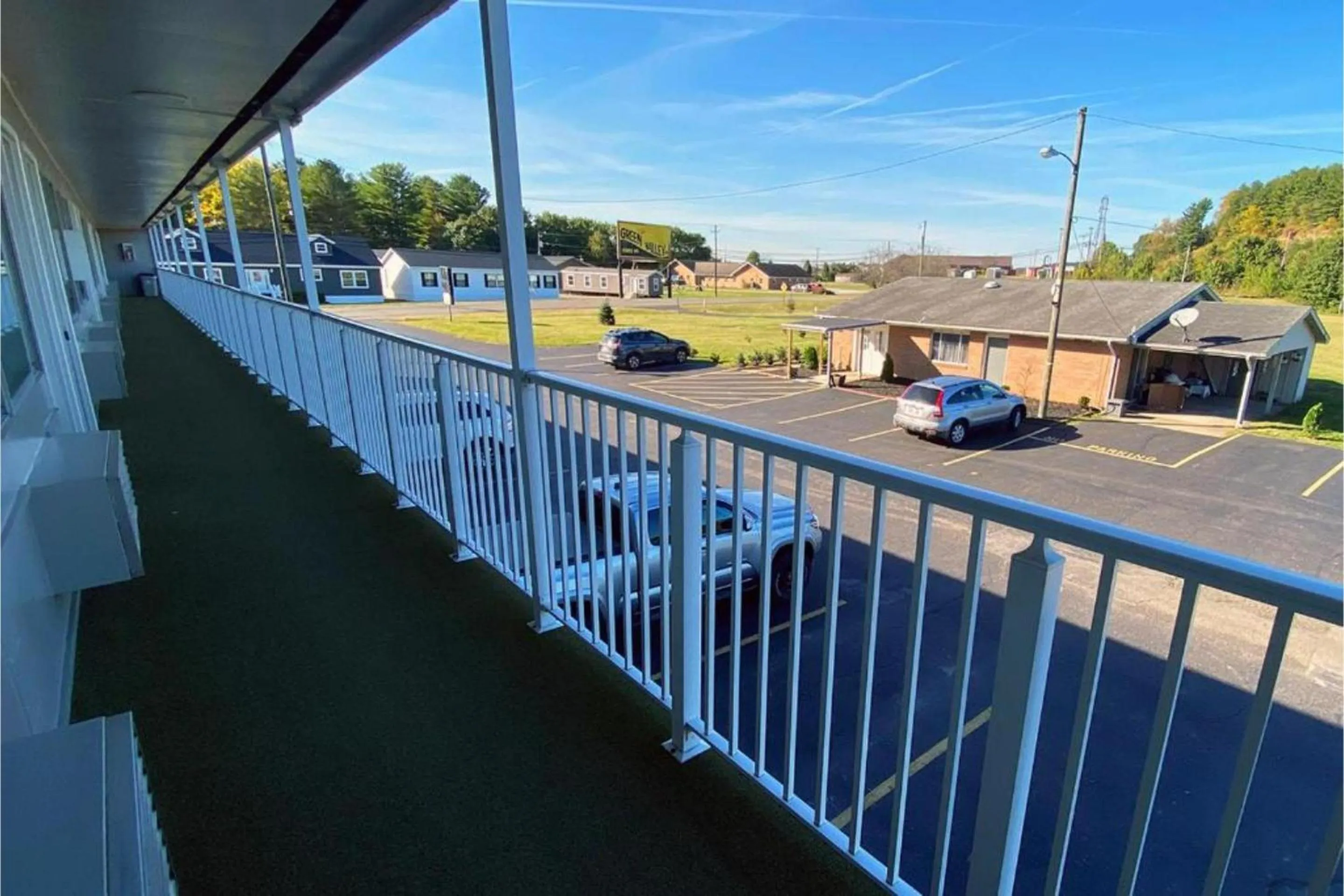 Balcony/Terrace in Lake Logan Inn Capital O Ohio