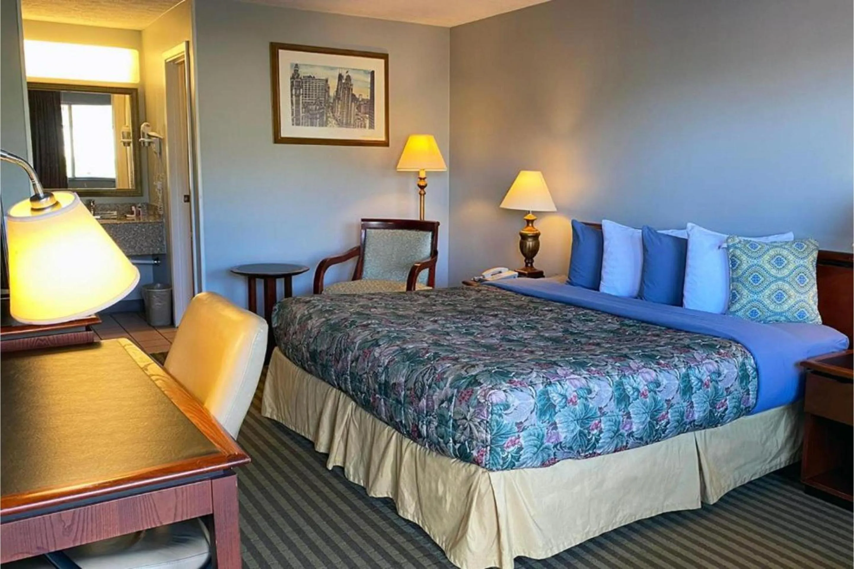 Bedroom, Bed in Lake Logan Inn Capital O Ohio