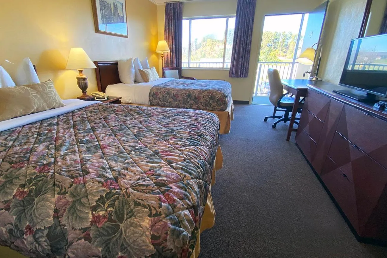 Bedroom, Bed in Budget Inn