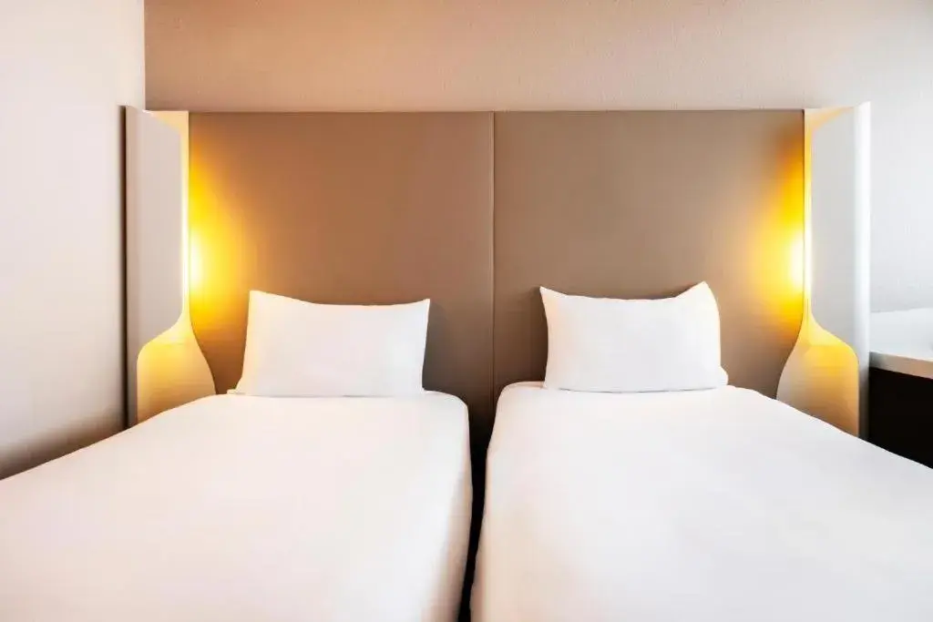 Bed in Campanile Hotel Beauvais Bed in Campanile Hotel Beauvais