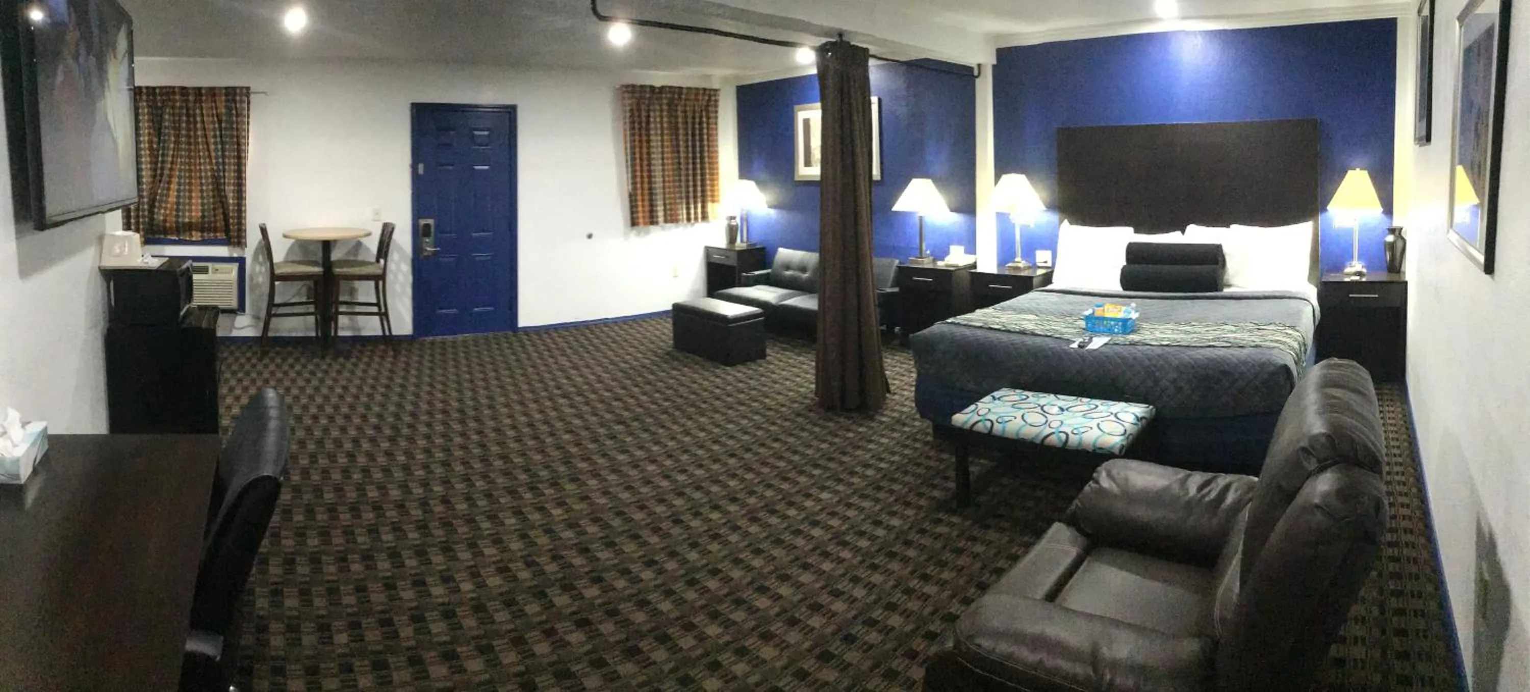 Bed in Budget Inn & Suites