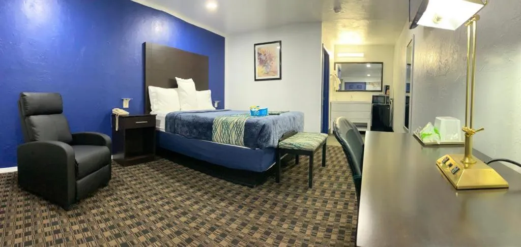 Bed in Budget Inn & Suites