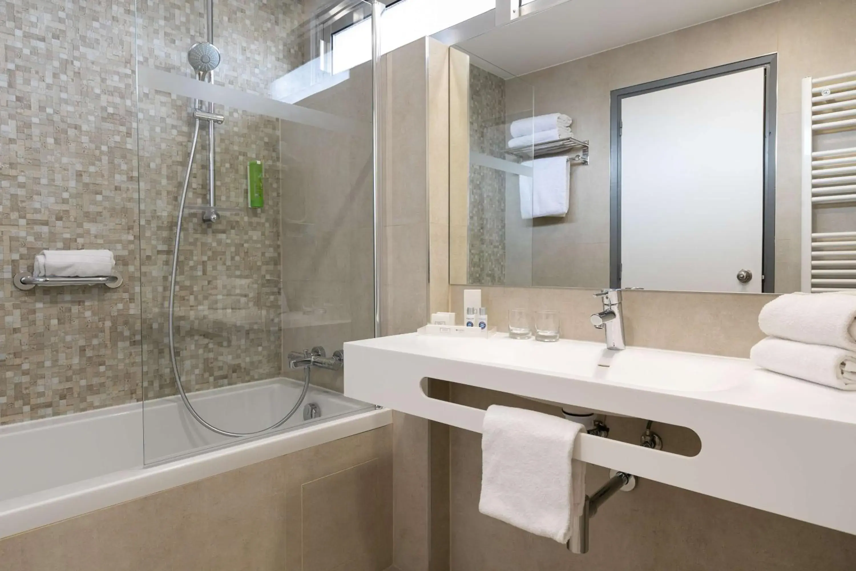 Triple Room with Balcony in Best Western Hotel Mediterranee Menton Triple Room with Balcony in Best Western Hotel Mediterranee Menton