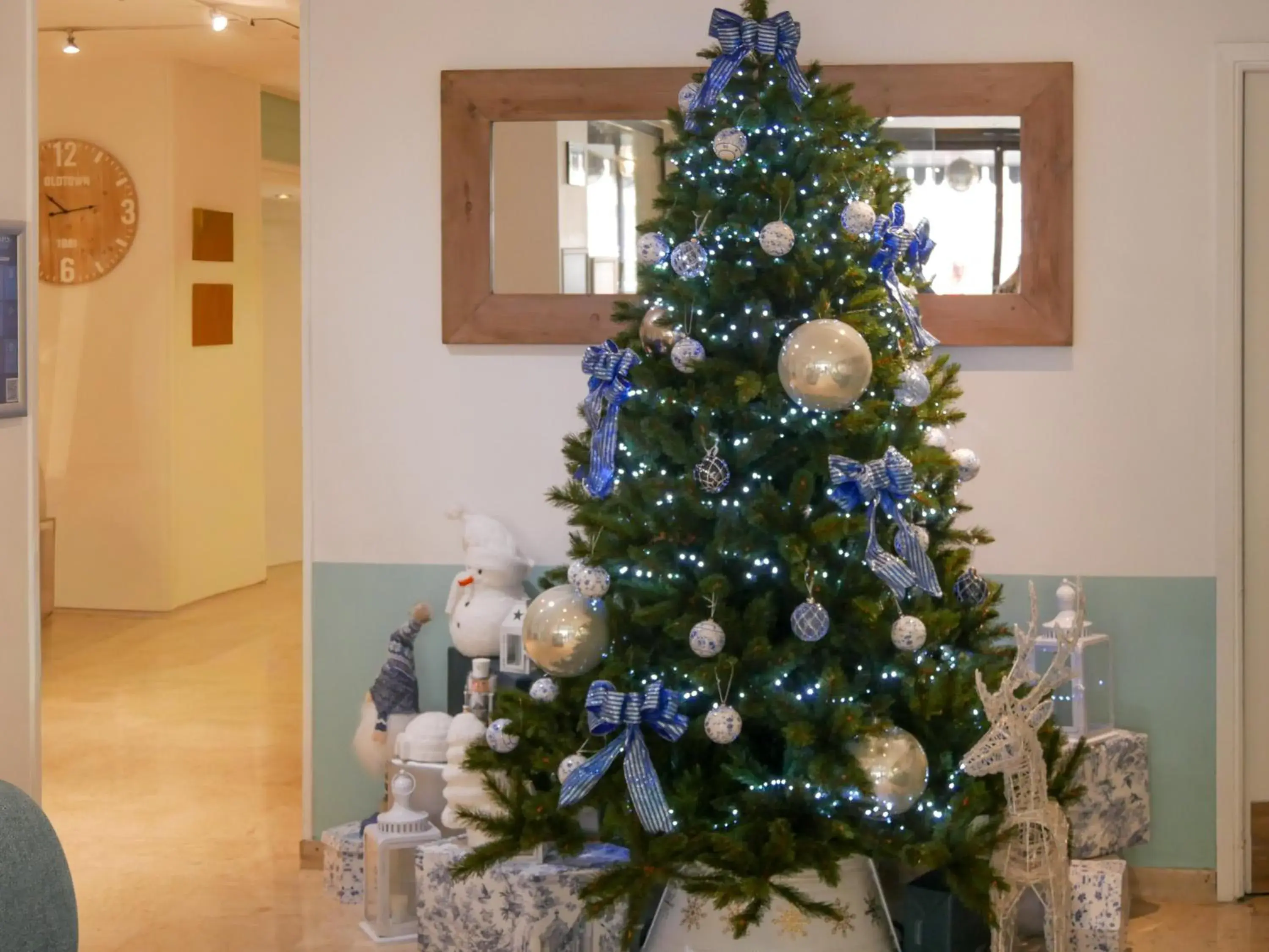 Lobby or reception in Best Western Hotel Mediterranee Menton Lobby or reception in Best Western Hotel Mediterranee Menton