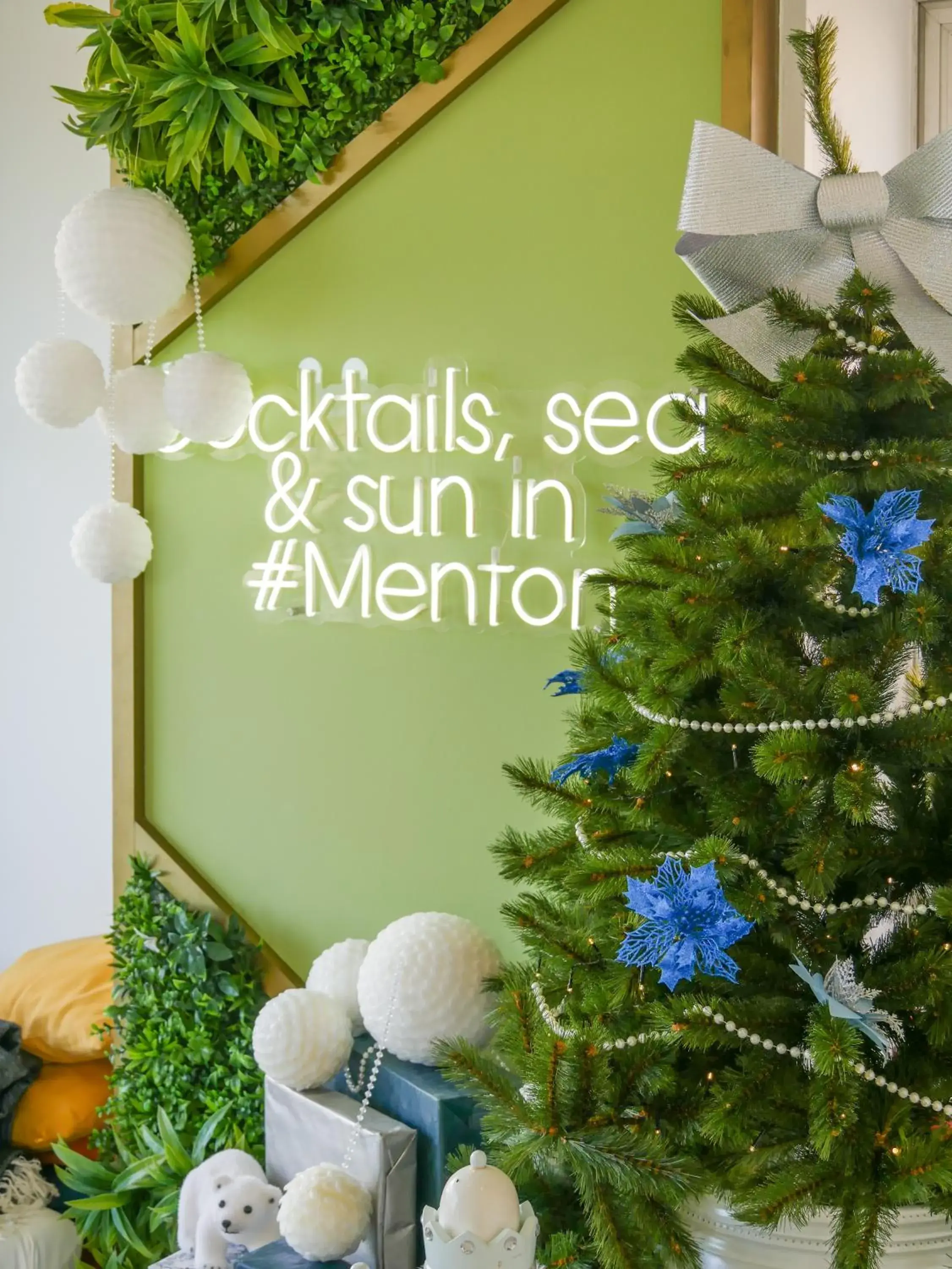 Lounge or bar in Best Western Hotel Mediterranee Menton Lounge or bar in Best Western Hotel Mediterranee Menton