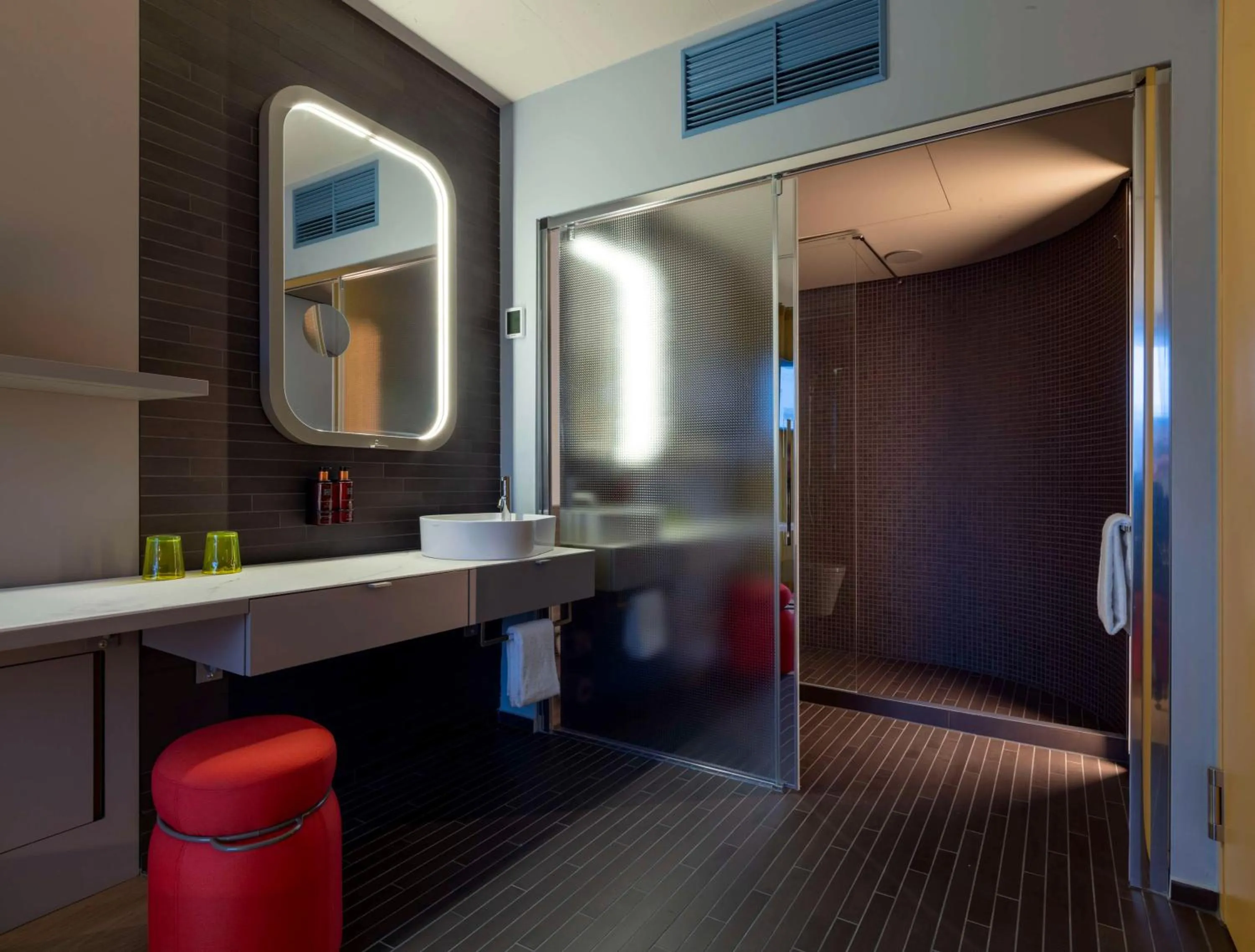 Bedroom in b'mine hotel Düsseldorf