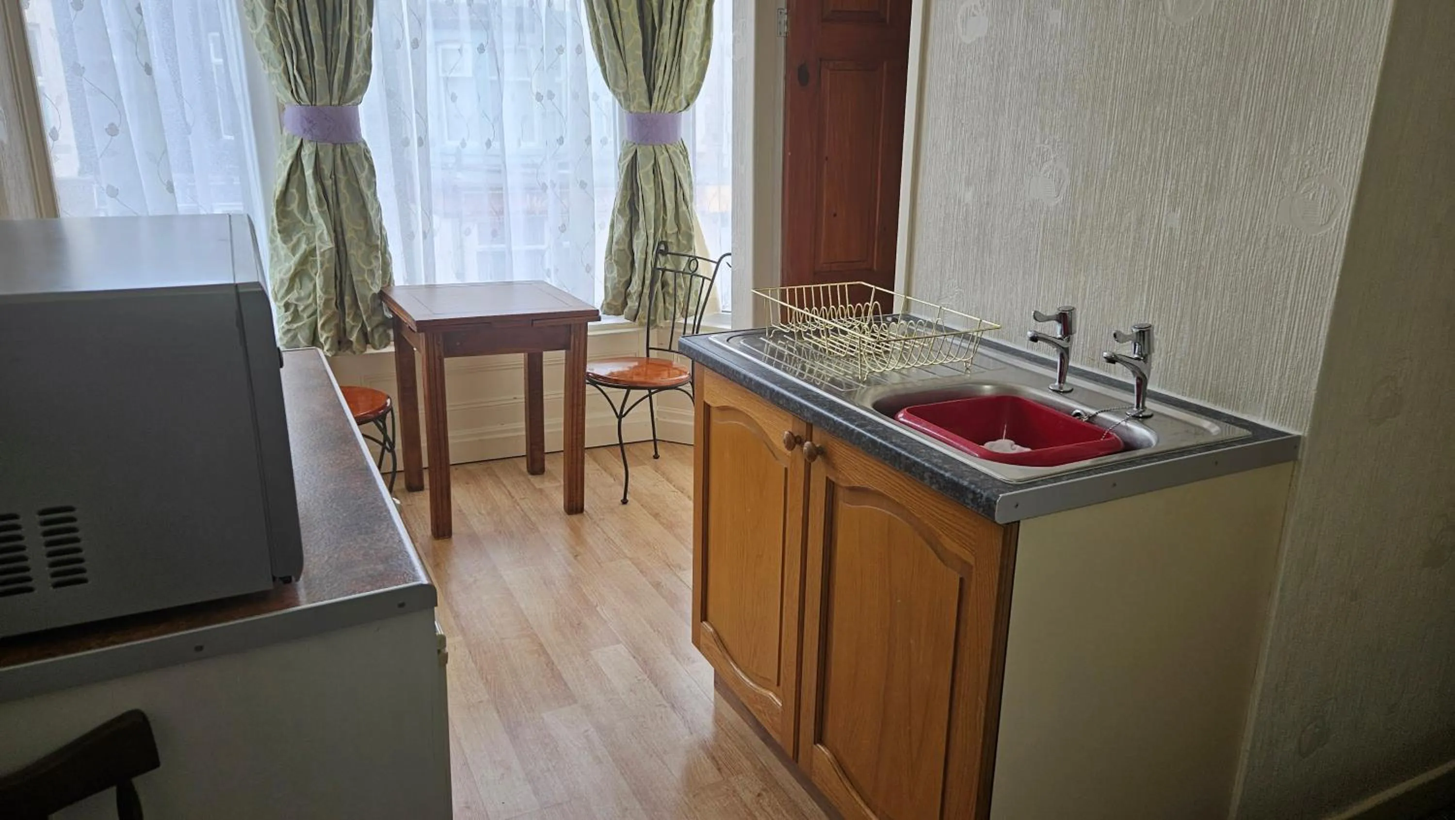 Kitchen or kitchenette in Leofric Legends