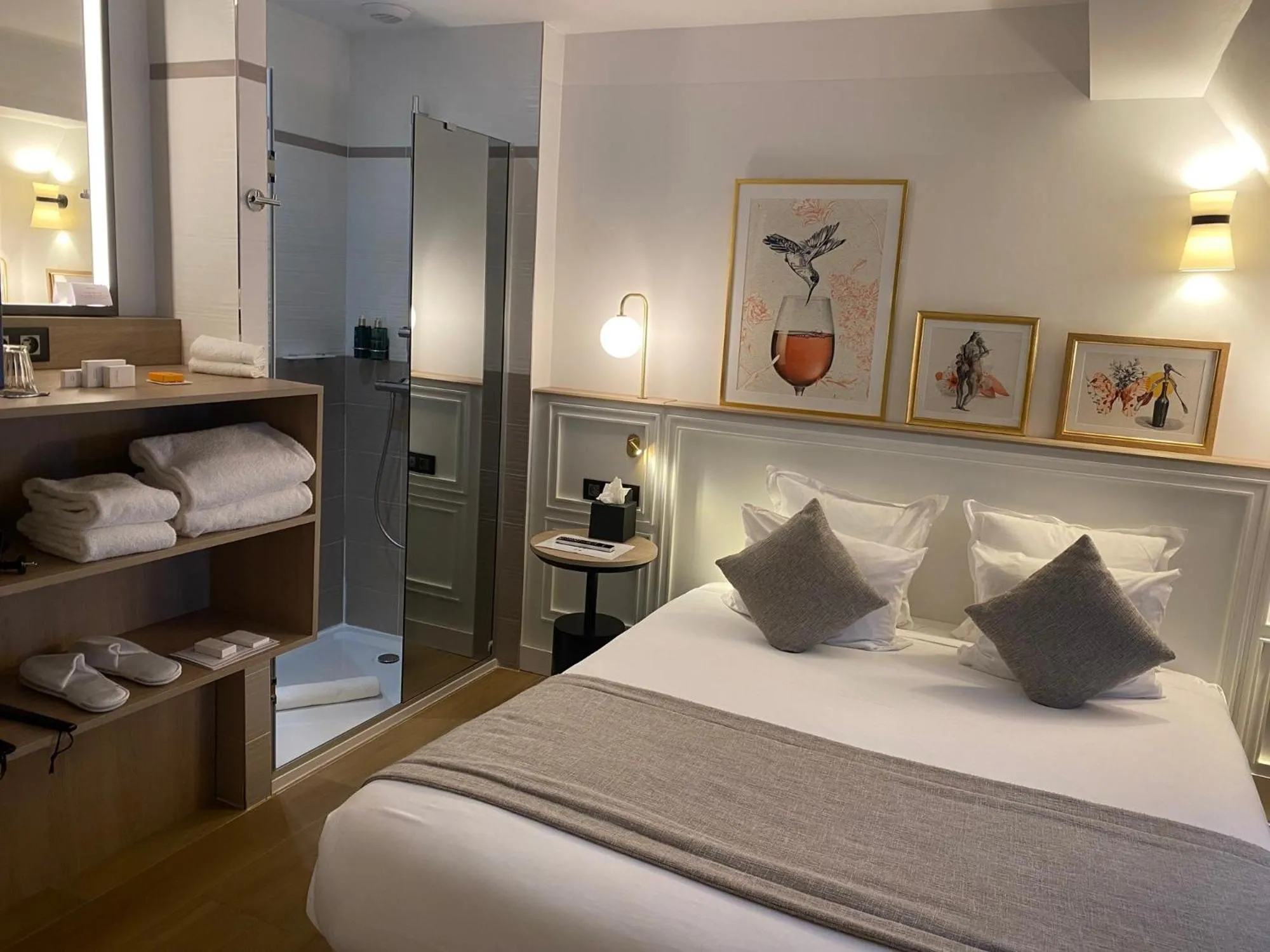 Bed in XO Hotel Paris