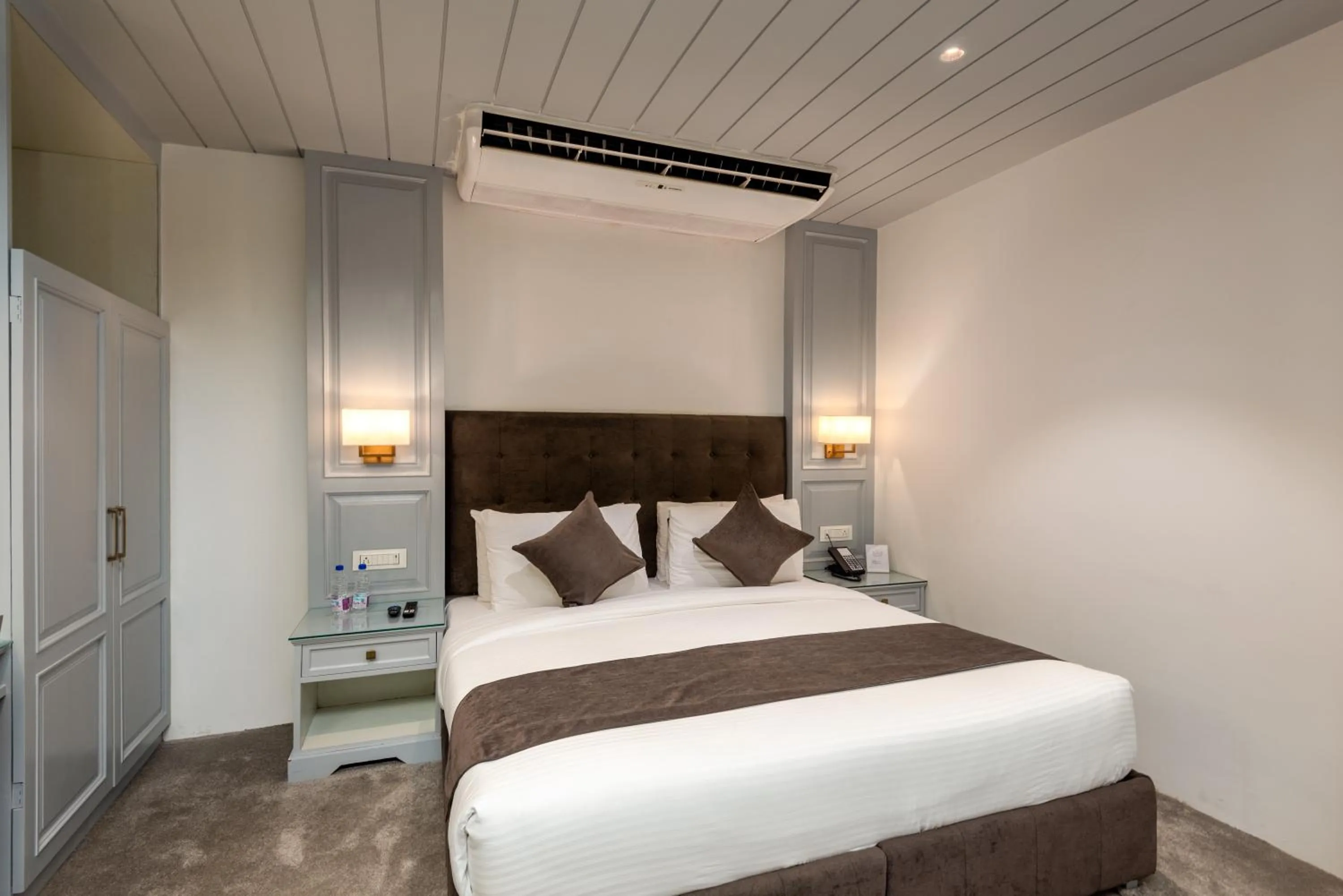 Bed in Hotel Grand Boulevard