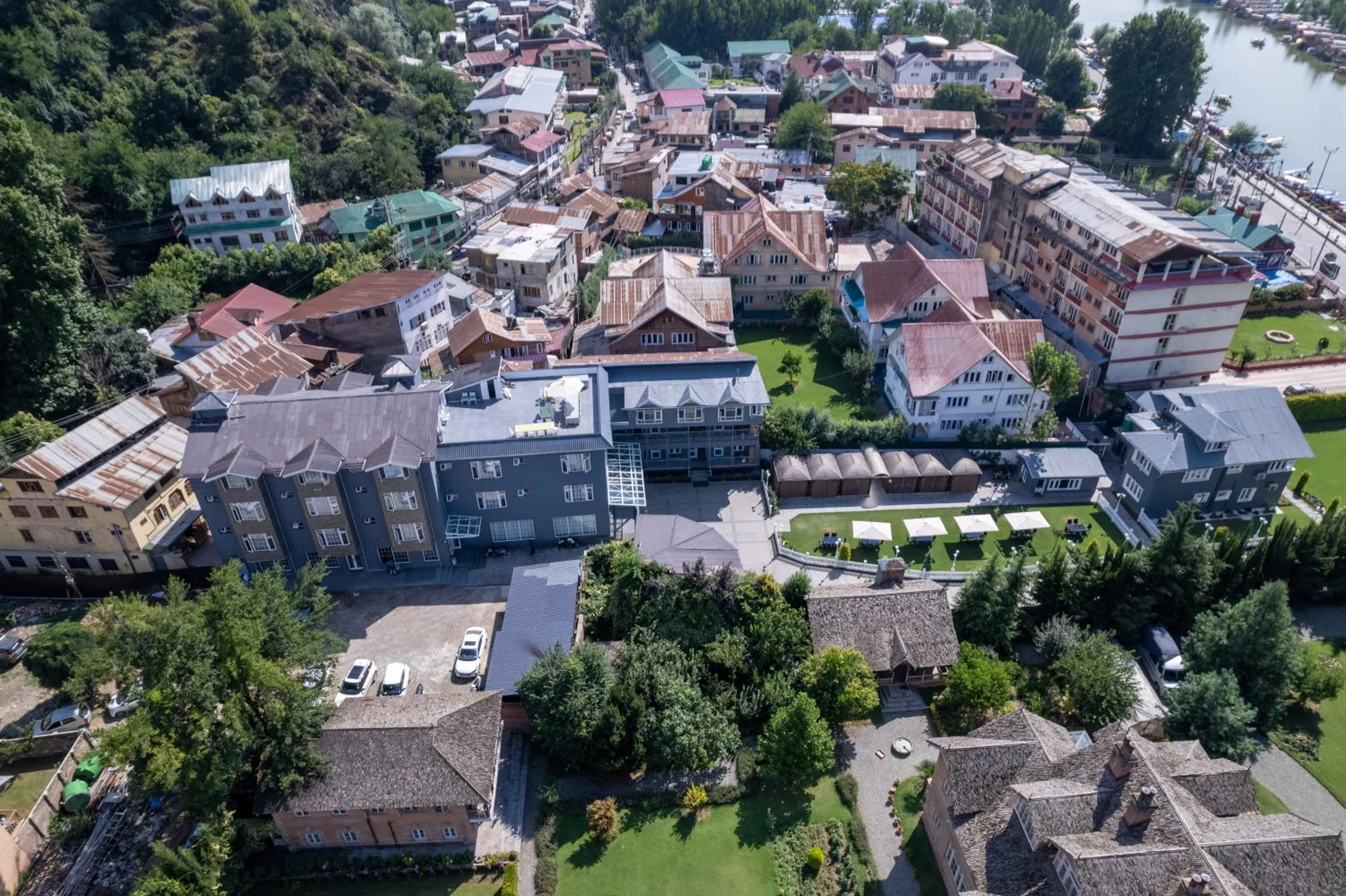 Property building in Hotel Grand Boulevard
