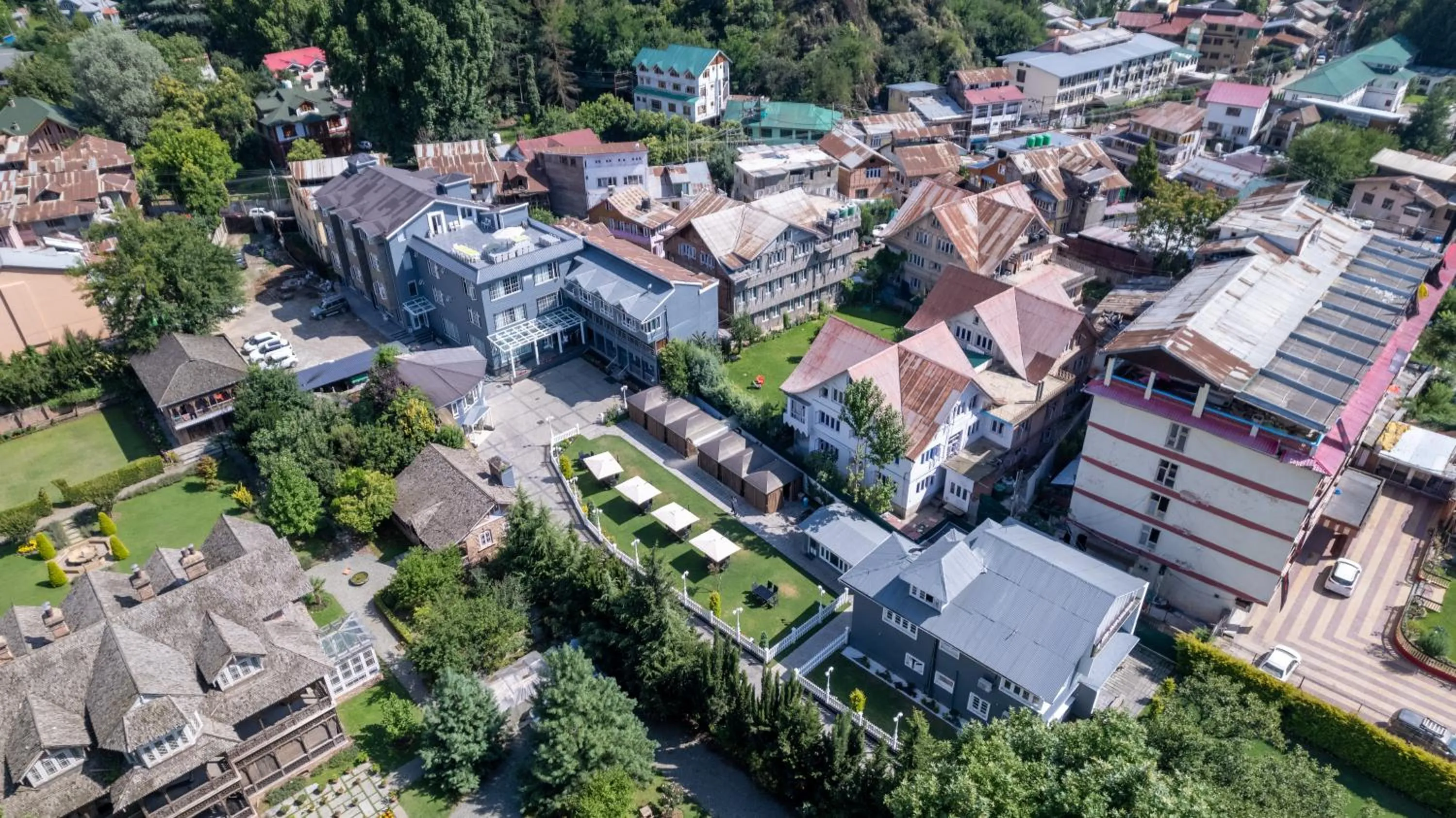 Property building in Hotel Grand Boulevard