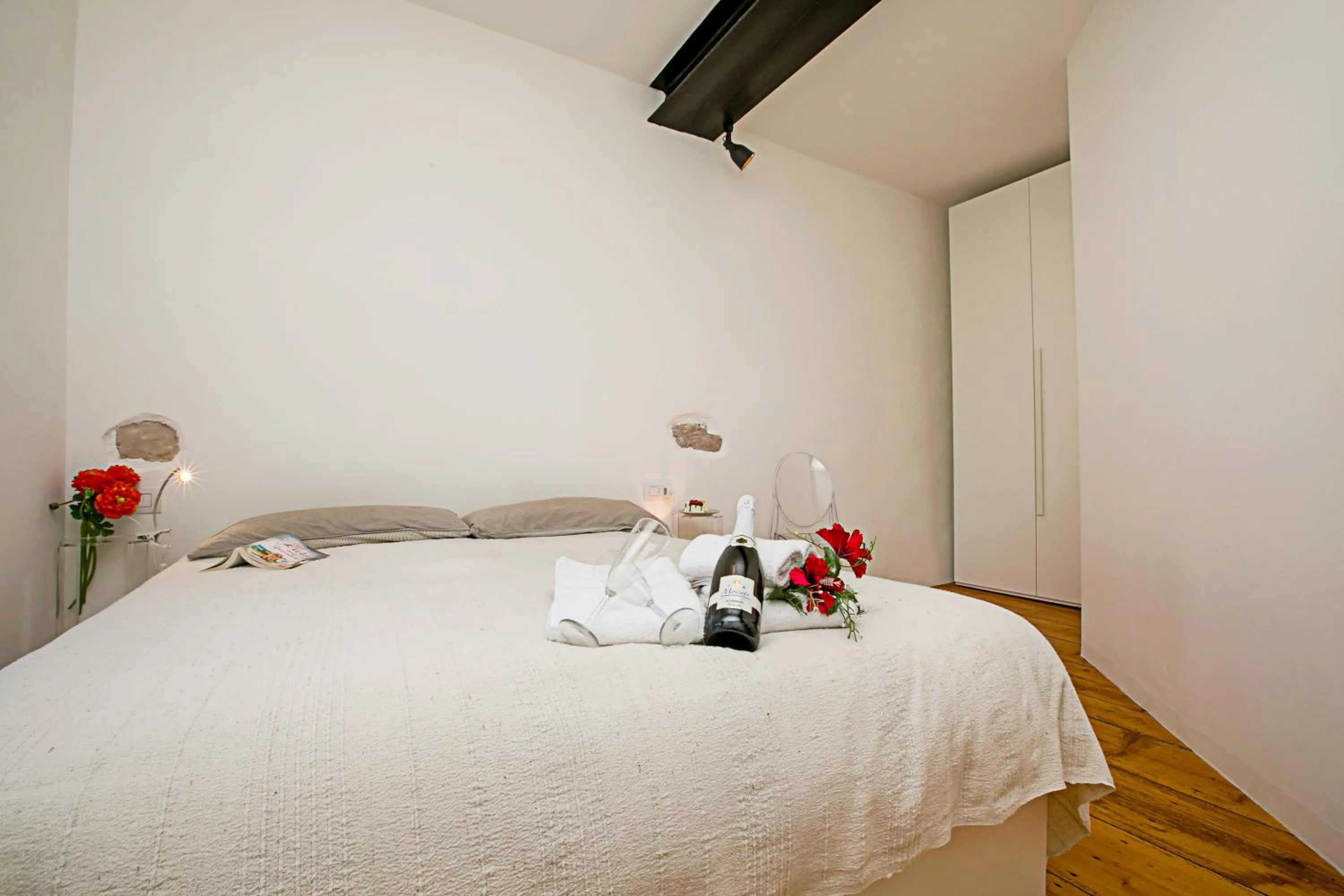 Bedroom, Bed in Casa Alla Grotta - Happy Rentals
