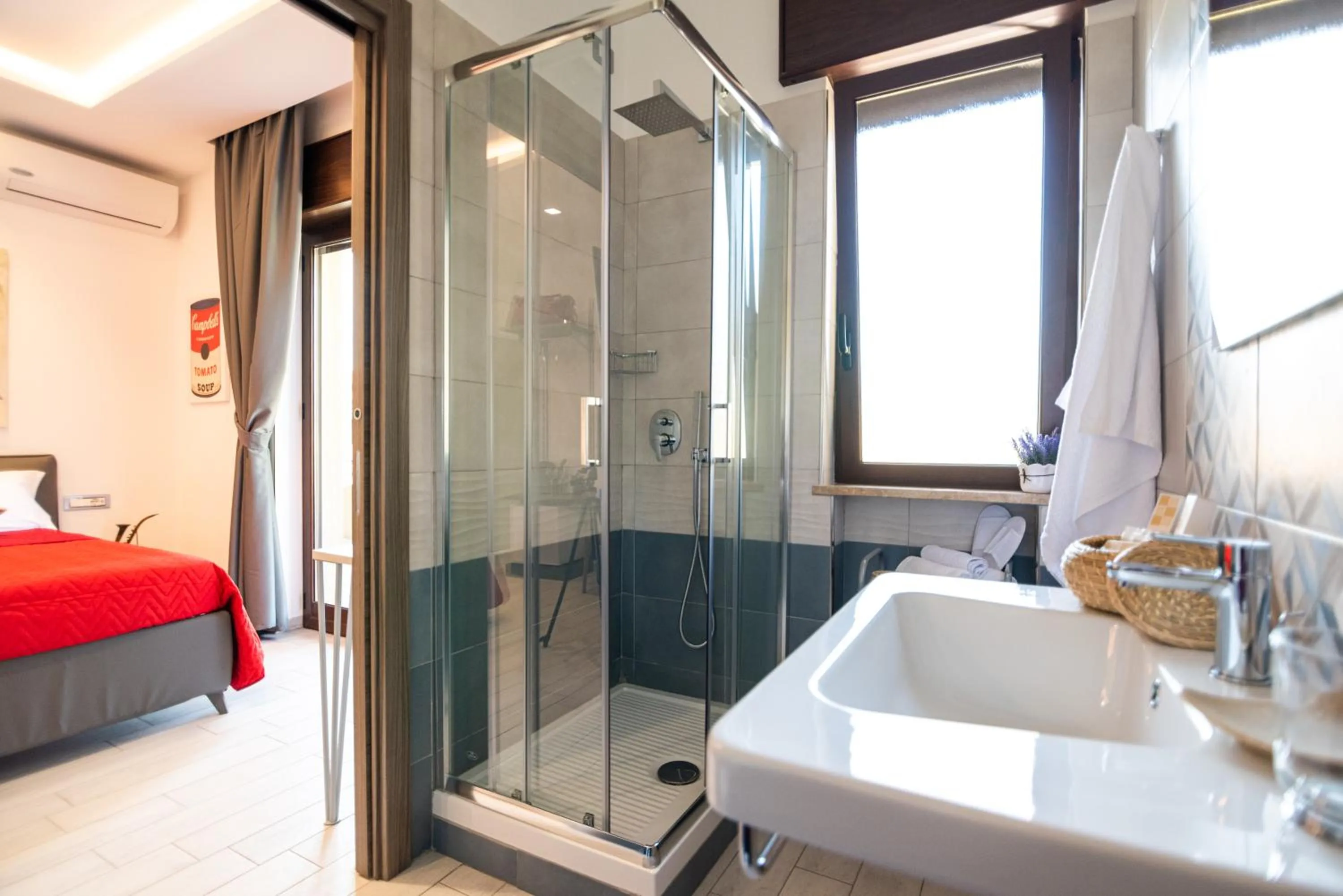 Shower, Bed in Cilento Suite - Vinarte B&B