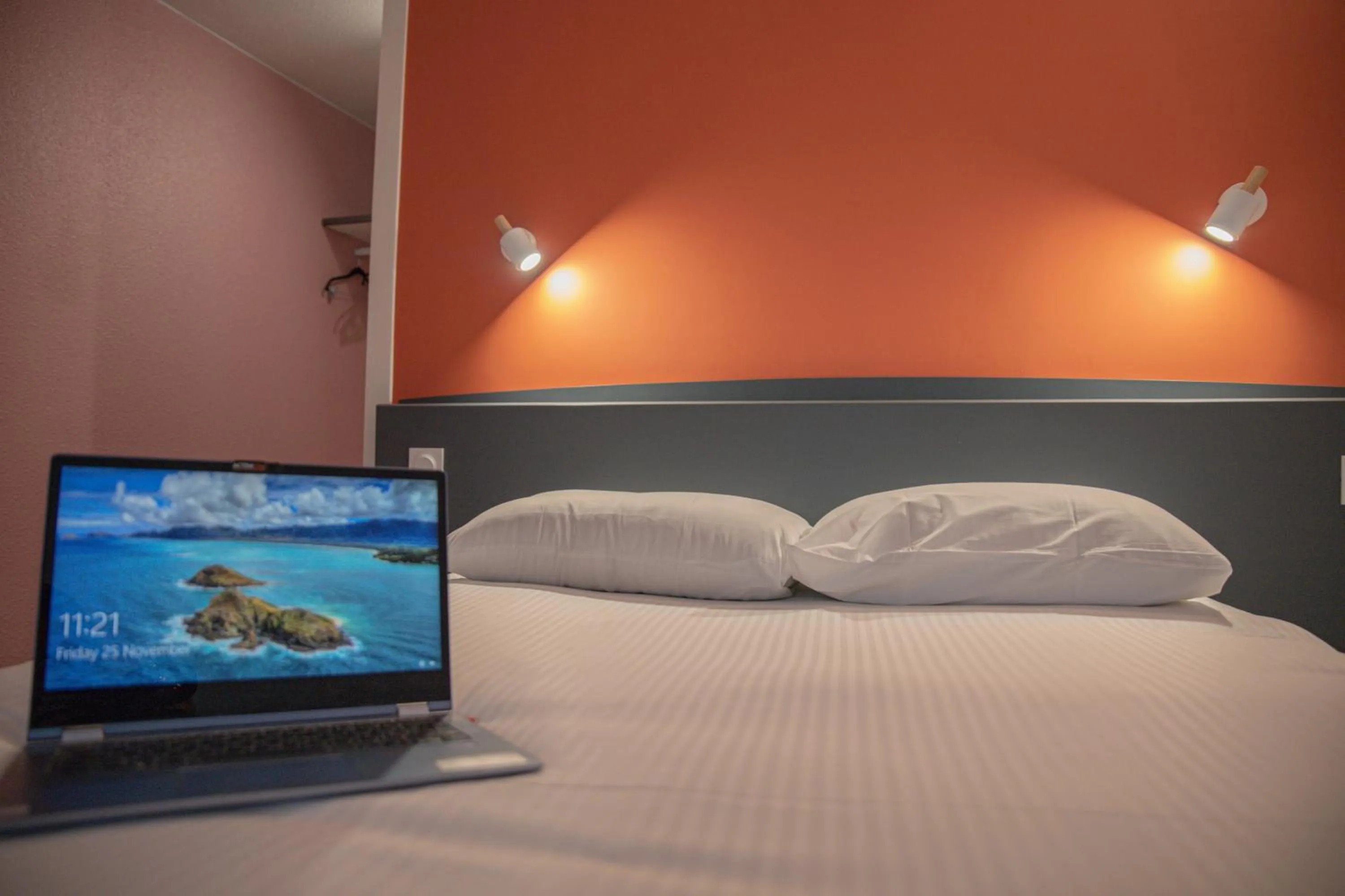 Bedroom, Bed in Kyriad Direct Nancy Sud -Vandoeuvre - Rénové