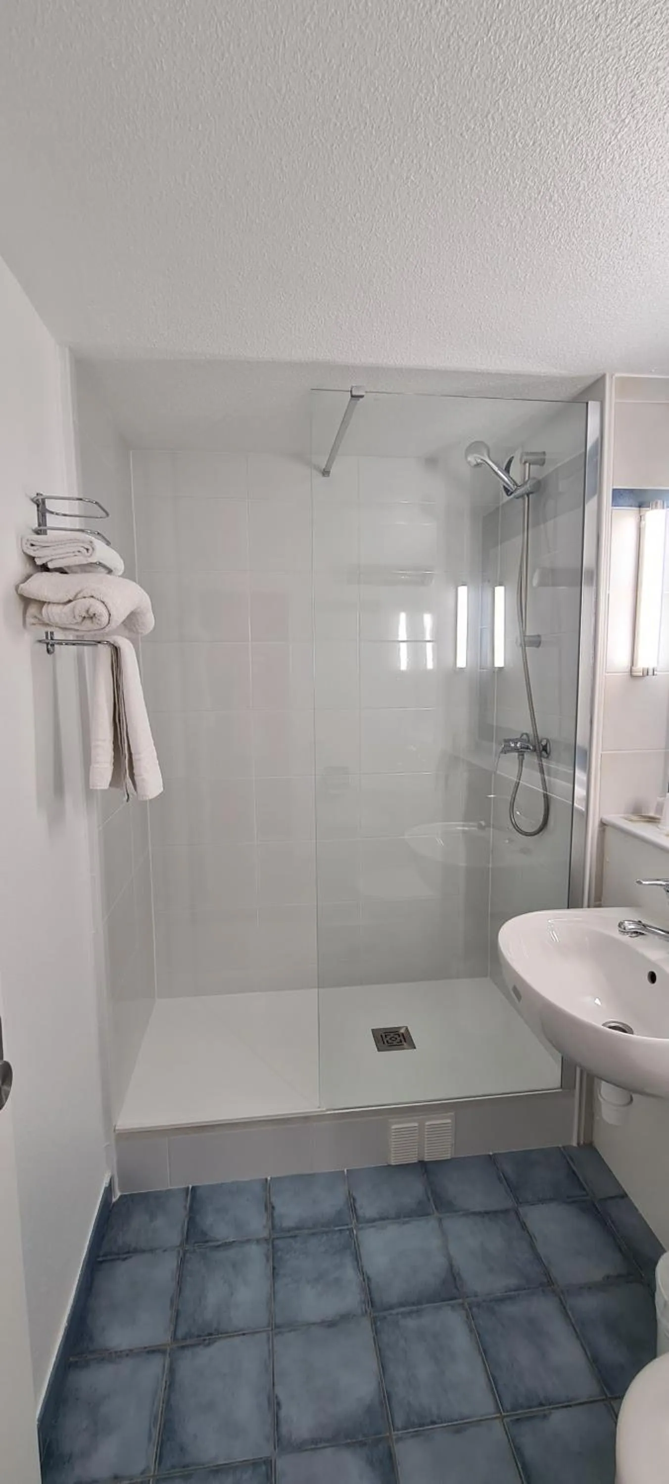 Bathroom in Kyriad Direct Nancy Sud -Vandoeuvre - Rénové