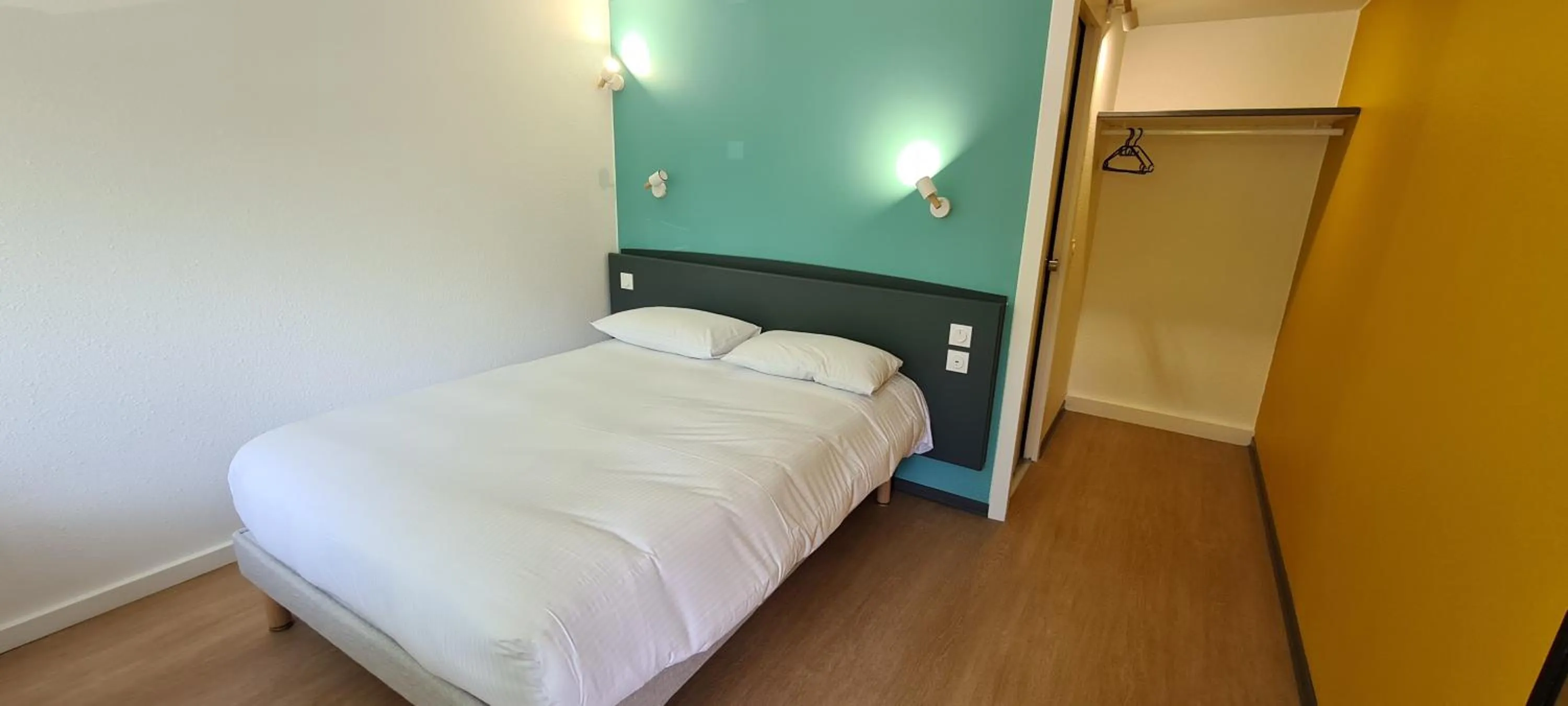 Bed in Kyriad Direct Nancy Sud -Vandoeuvre - Rénové