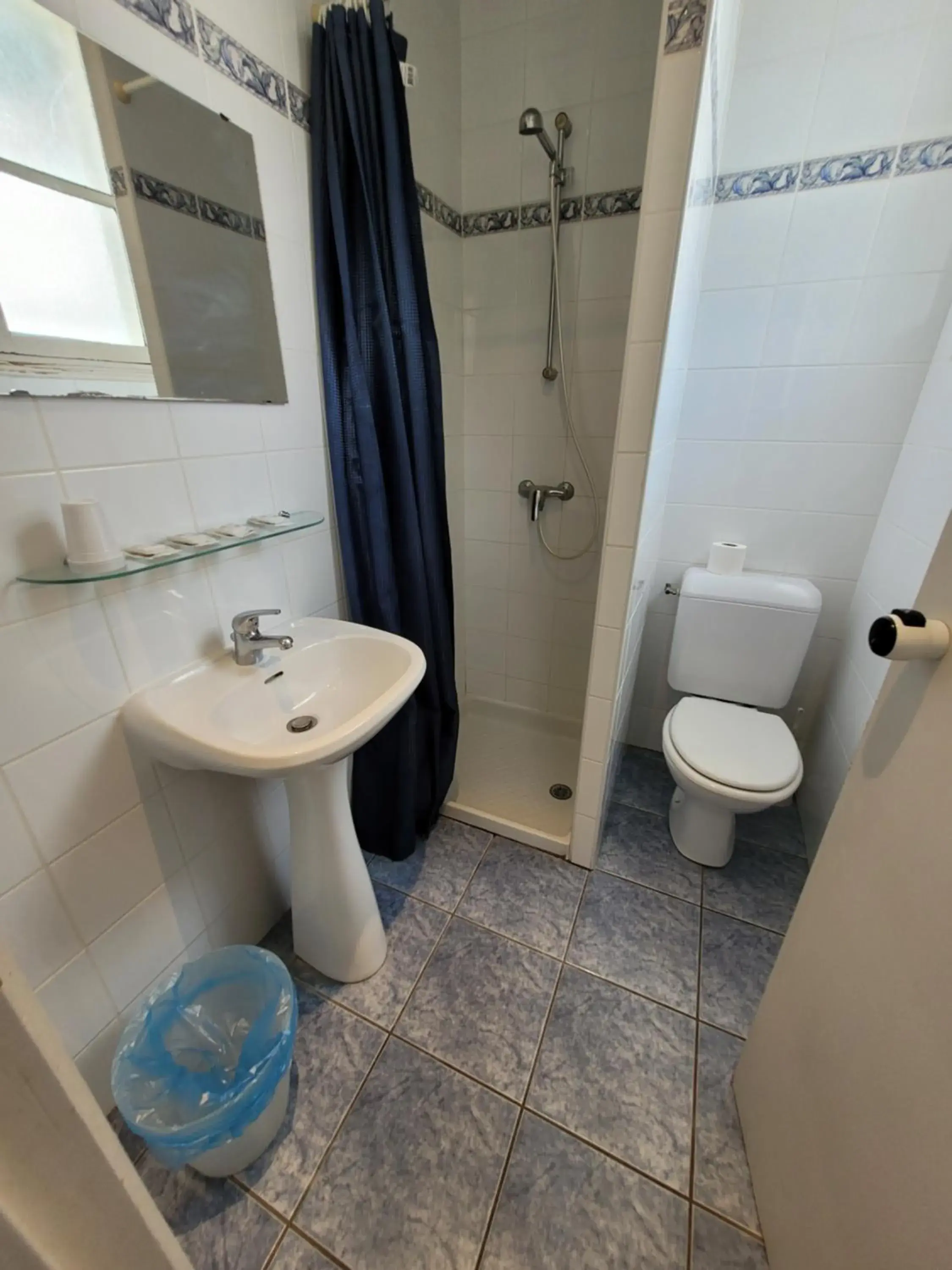 Quadruple Room in Hôtel Marquette Quadruple Room in Hôtel Marquette