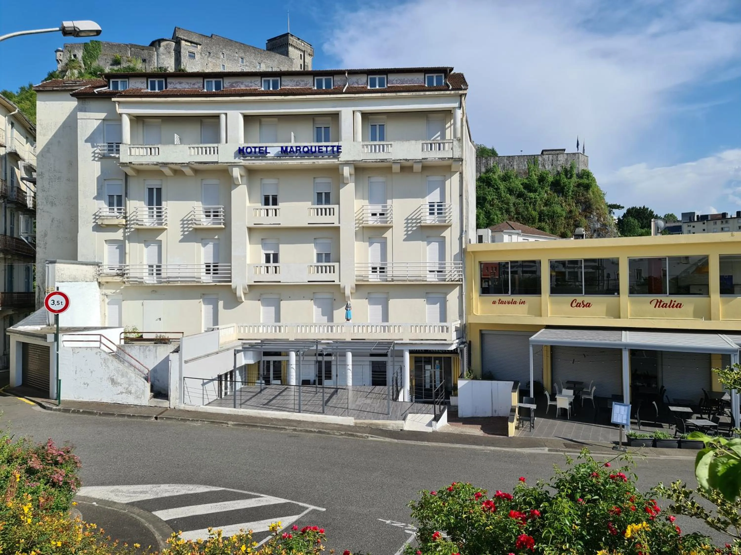 Property building in Hôtel Marquette