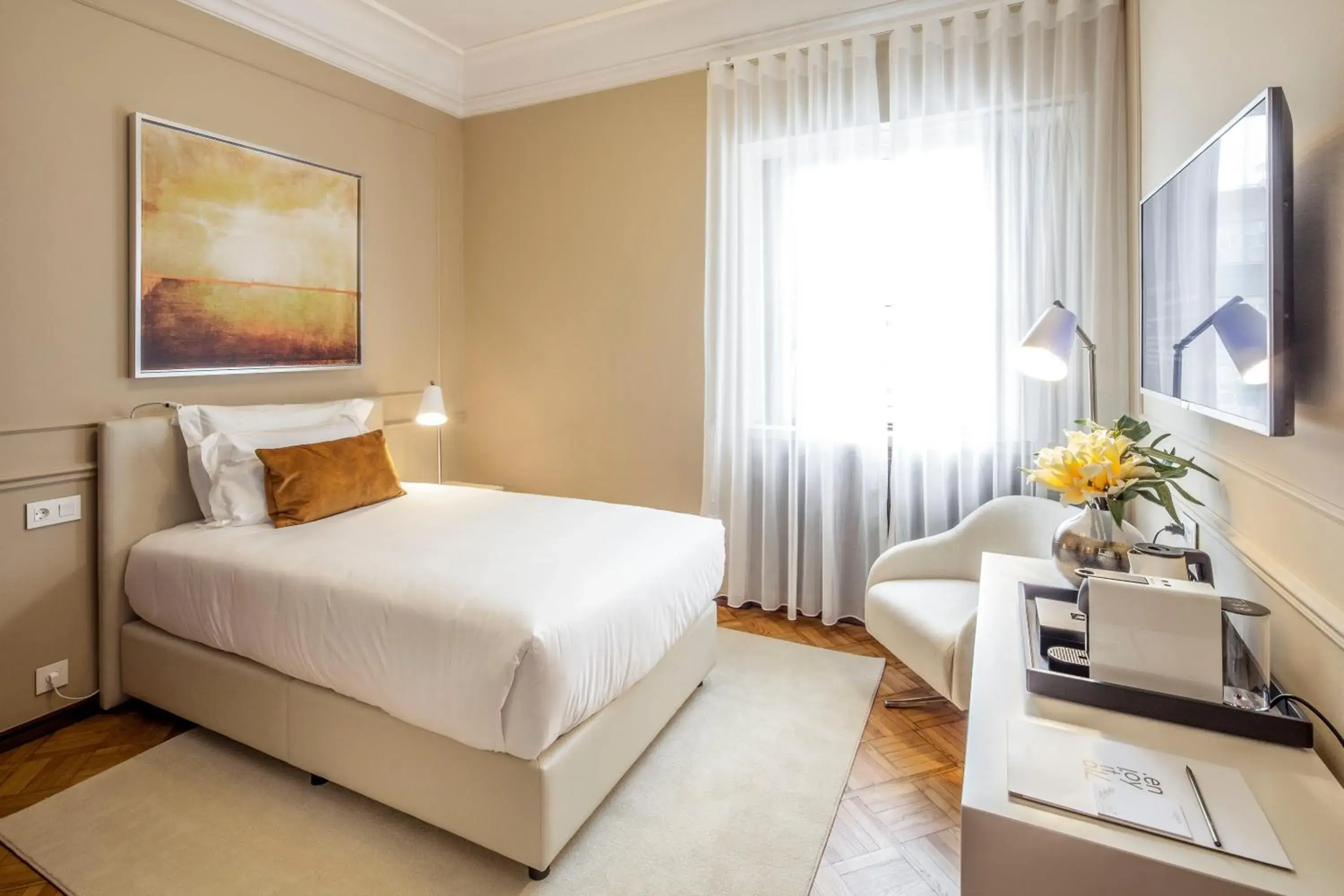 Coffee/tea facilities, Bed in Luzeiros Suites Coffee/tea facilities, Bed in Luzeiros Suites