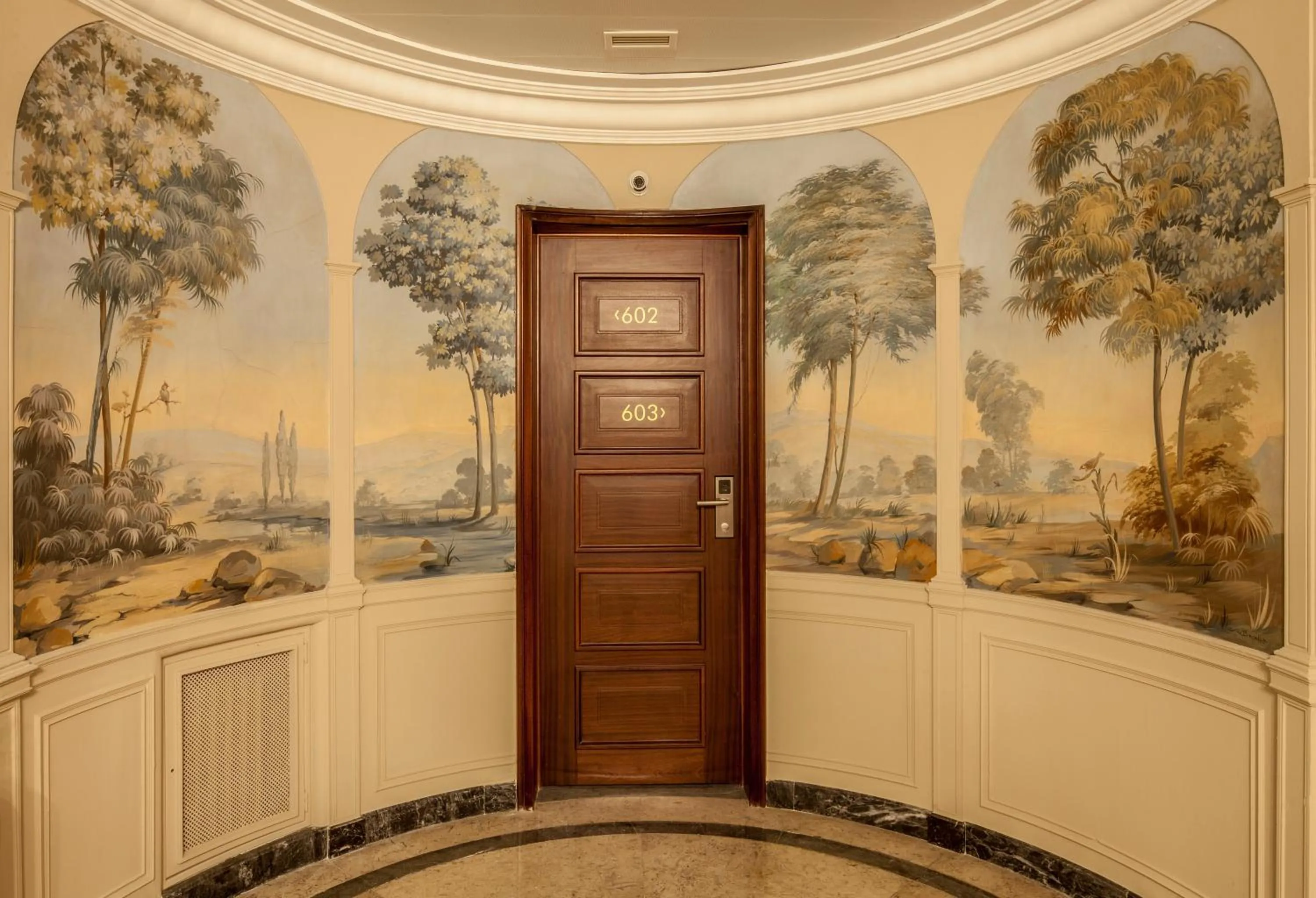 Decorative detail in Luzeiros Suites