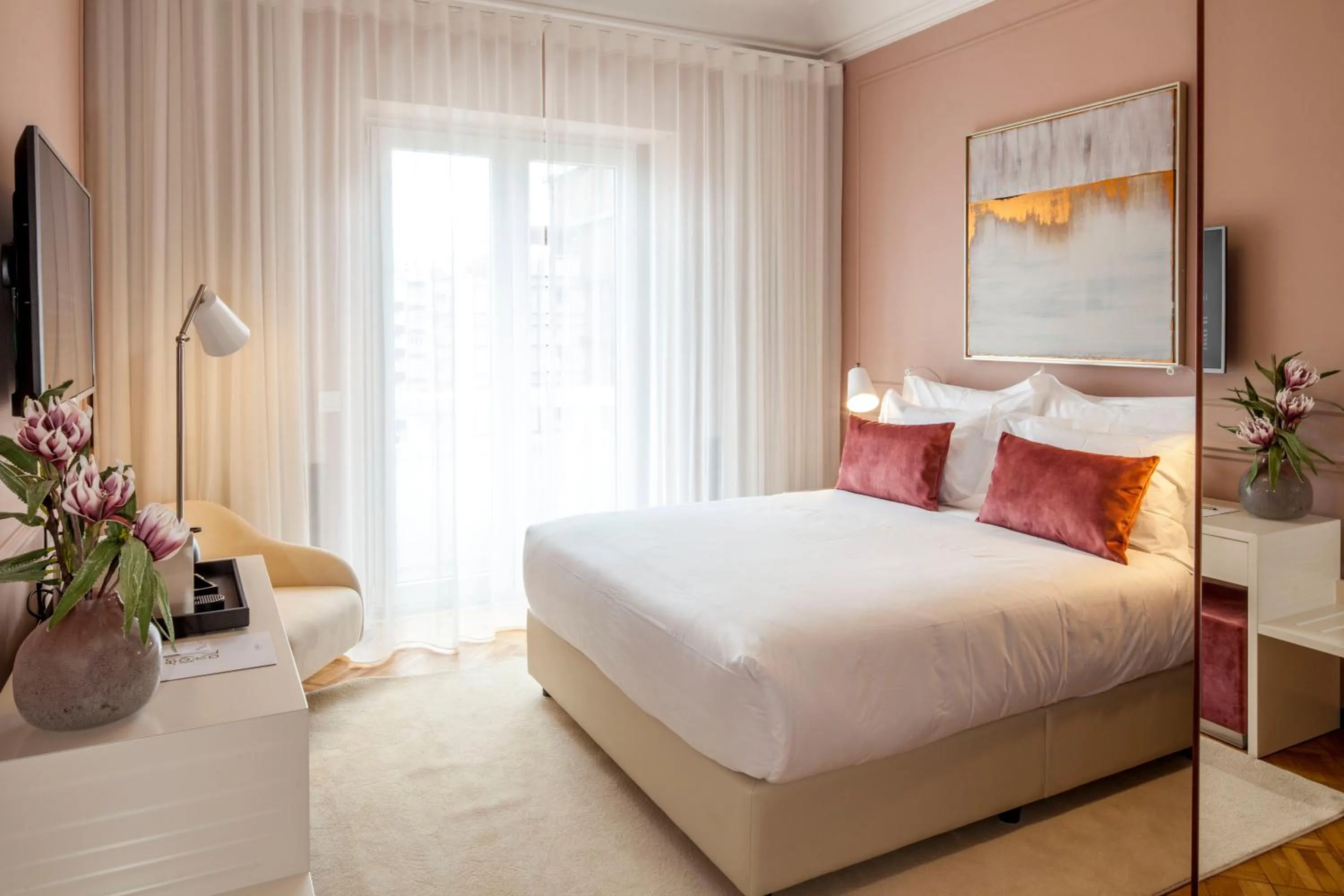 Decorative detail, Bed in Luzeiros Suites