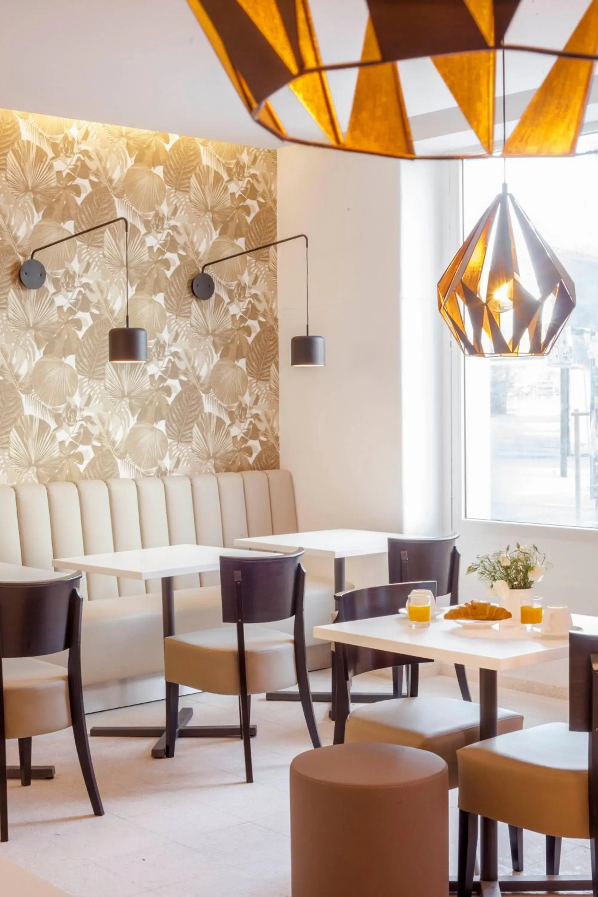 Restaurant/places to eat in Luzeiros Suites Restaurant/places to eat in Luzeiros Suites