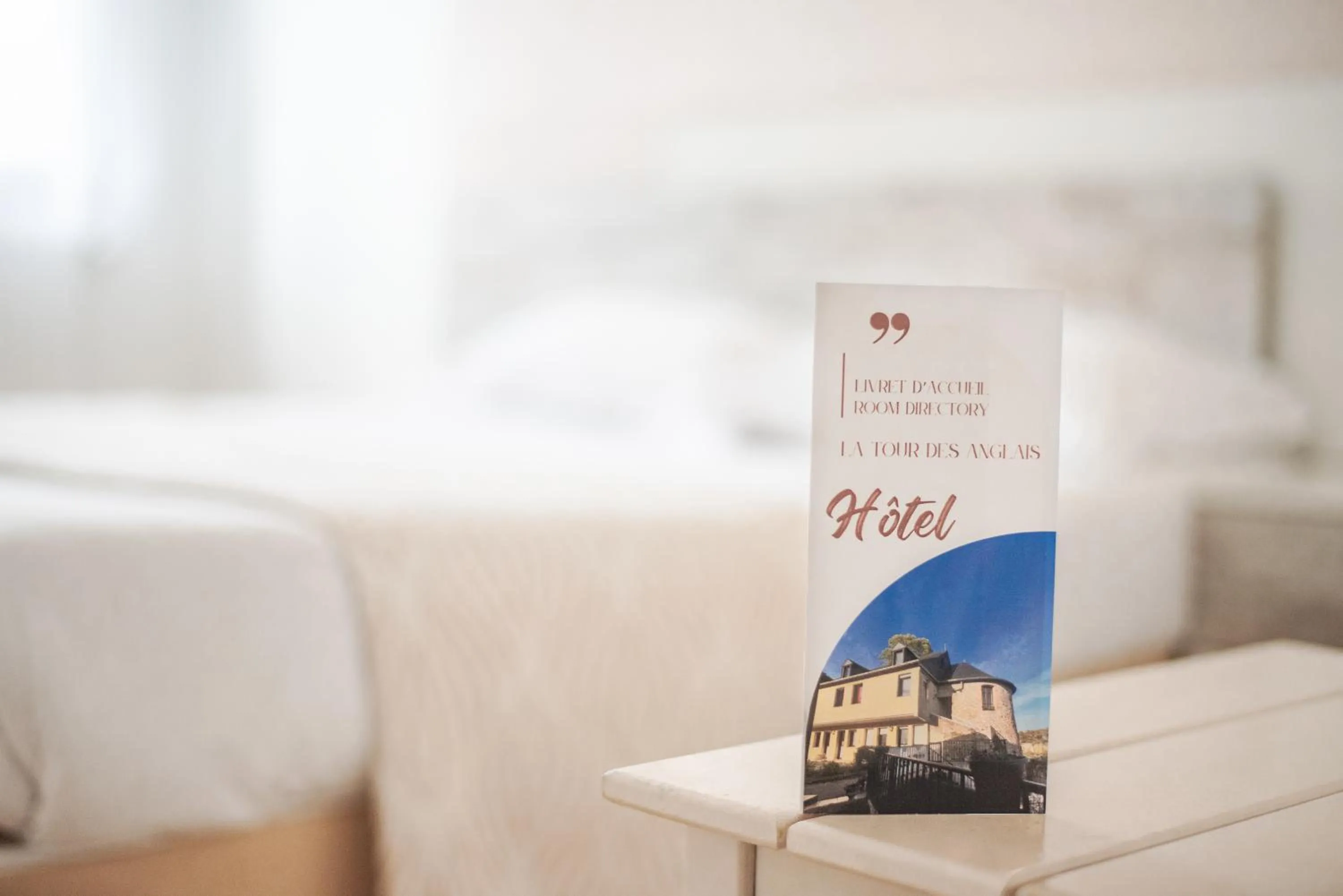 Logo/Certificate/Sign, Bed in Hôtel La Tour des Anglais