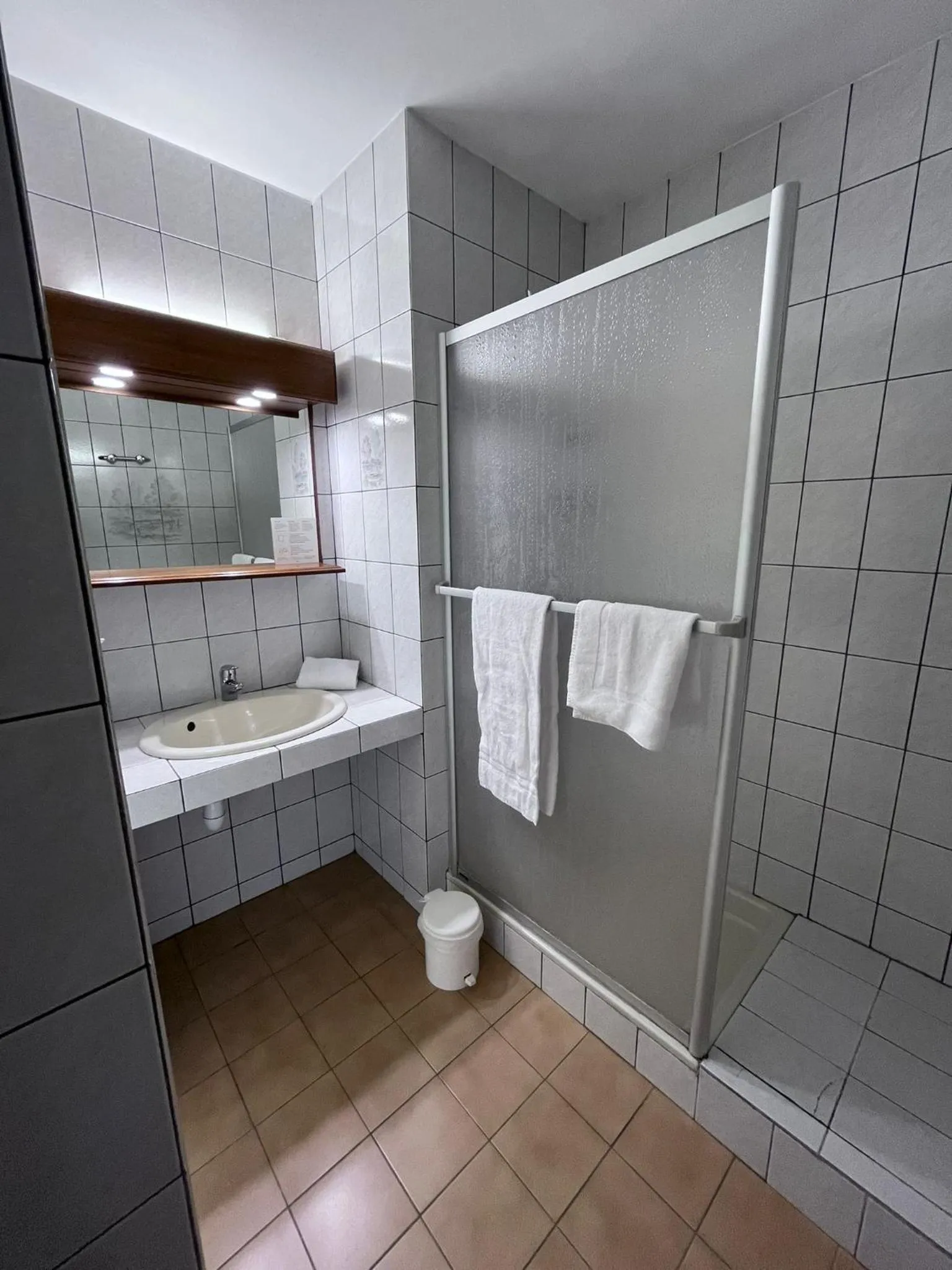 Shower in Hôtel La Tour des Anglais