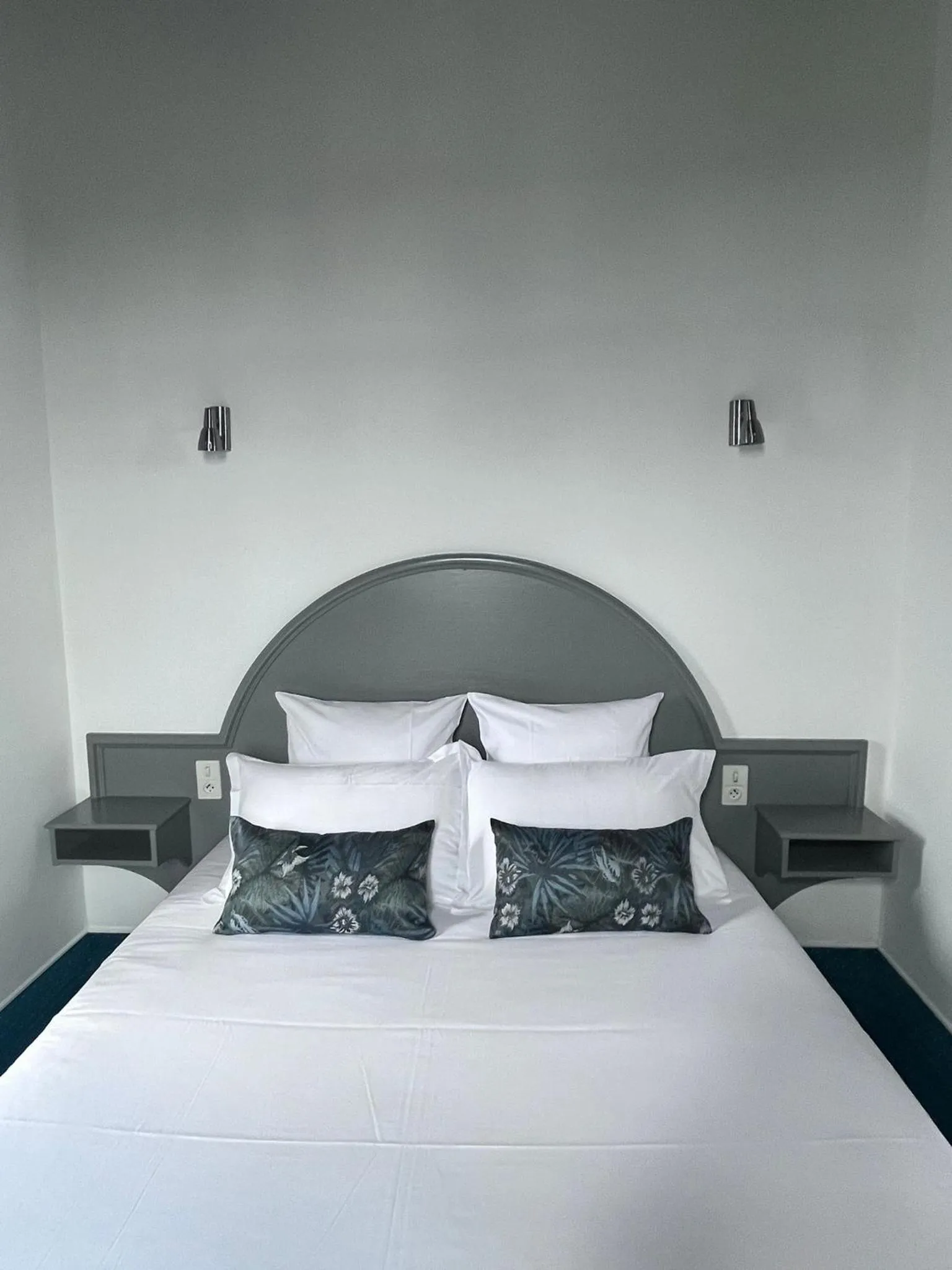 Bed in Hôtel La Tour des Anglais