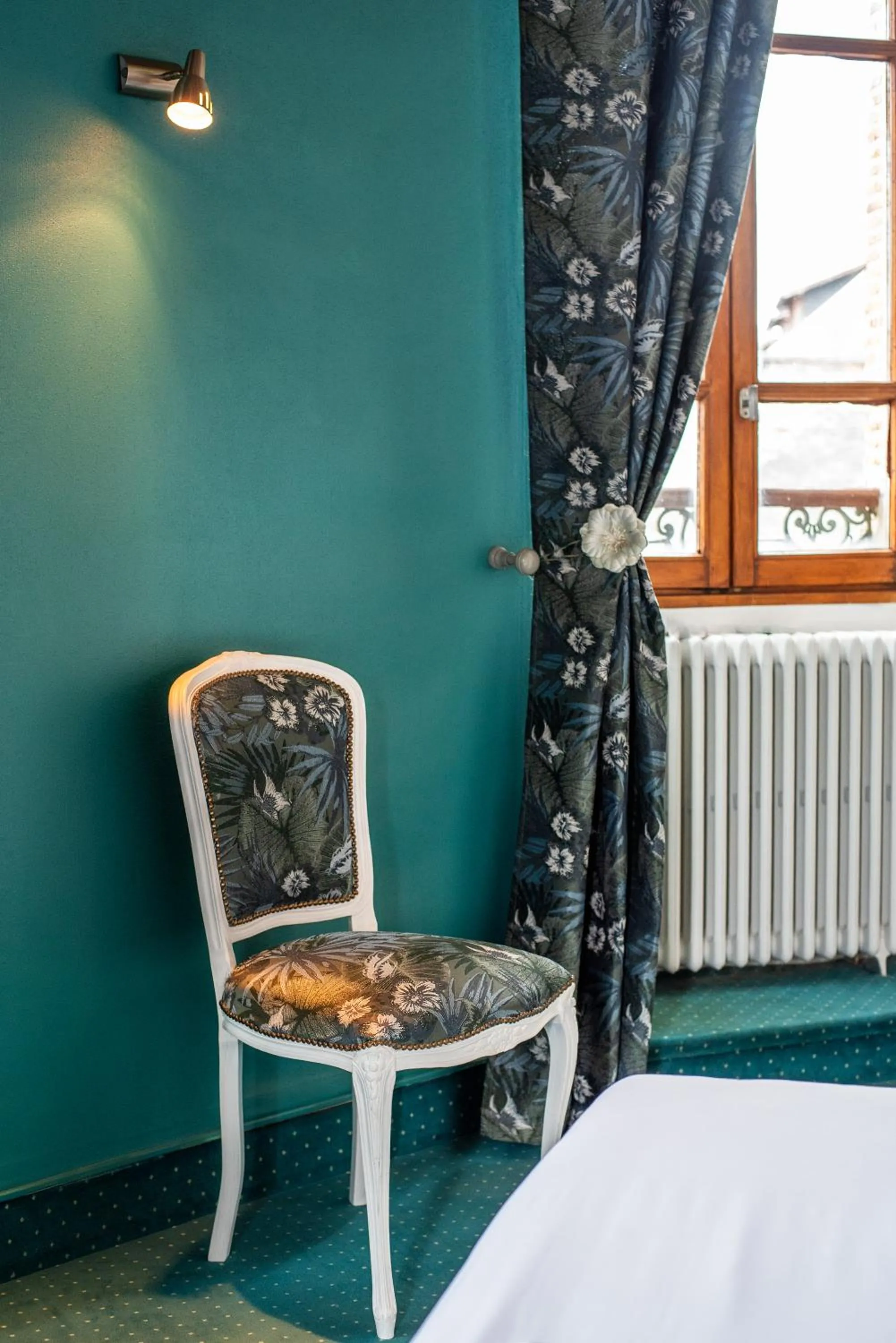 Photo of the whole room, Bed in Hôtel La Tour des Anglais