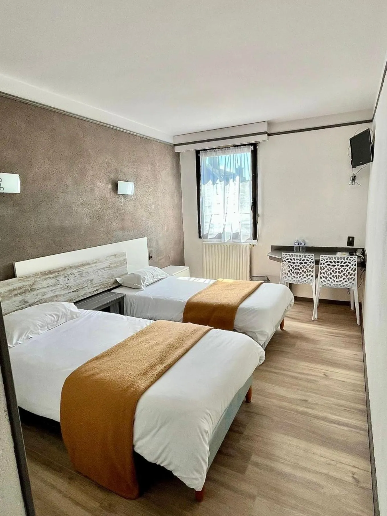 Bed in Hôtel La Tour des Anglais