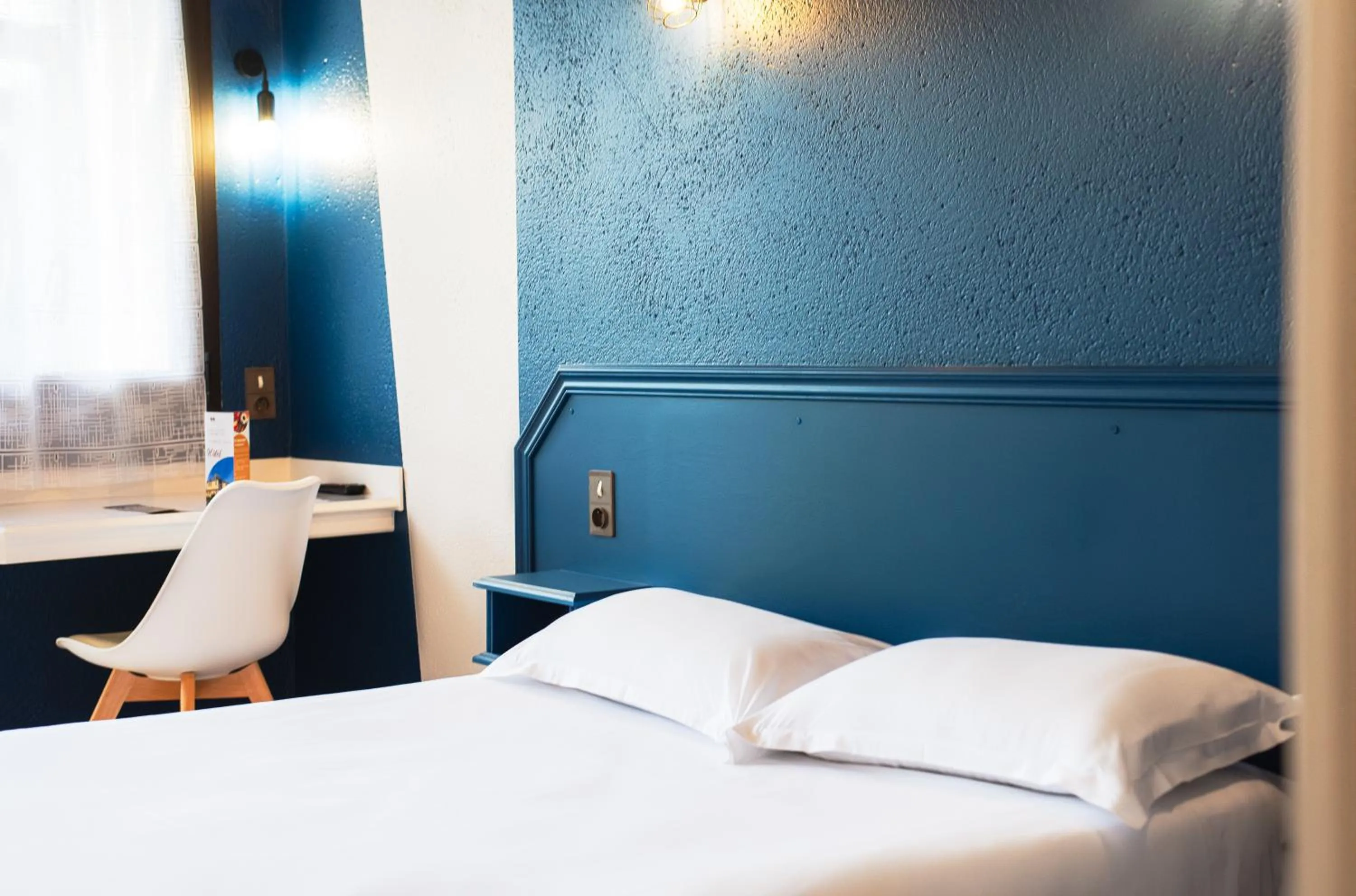 Bed in Hôtel La Tour des Anglais