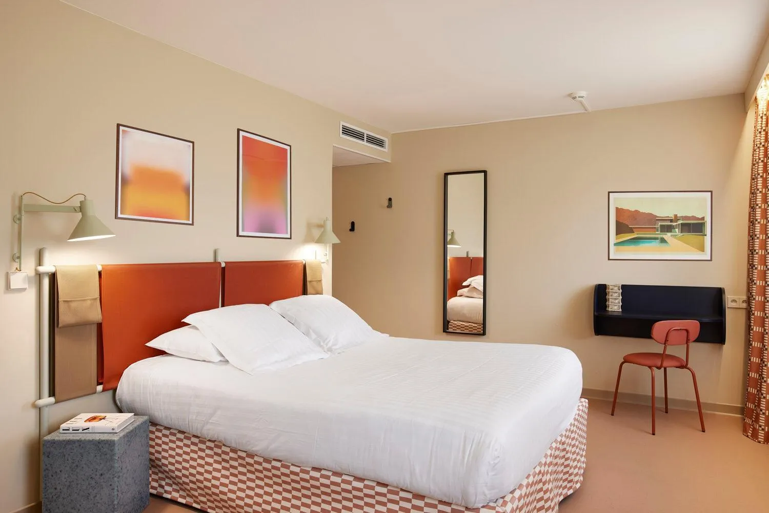 Bedroom, Bed in Hotel des Victoires - Restaurant