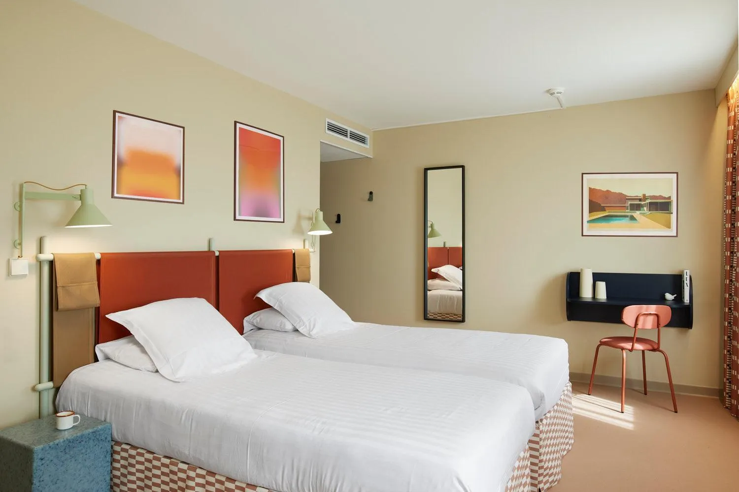 Bedroom, Bed in Hotel des Victoires - Restaurant