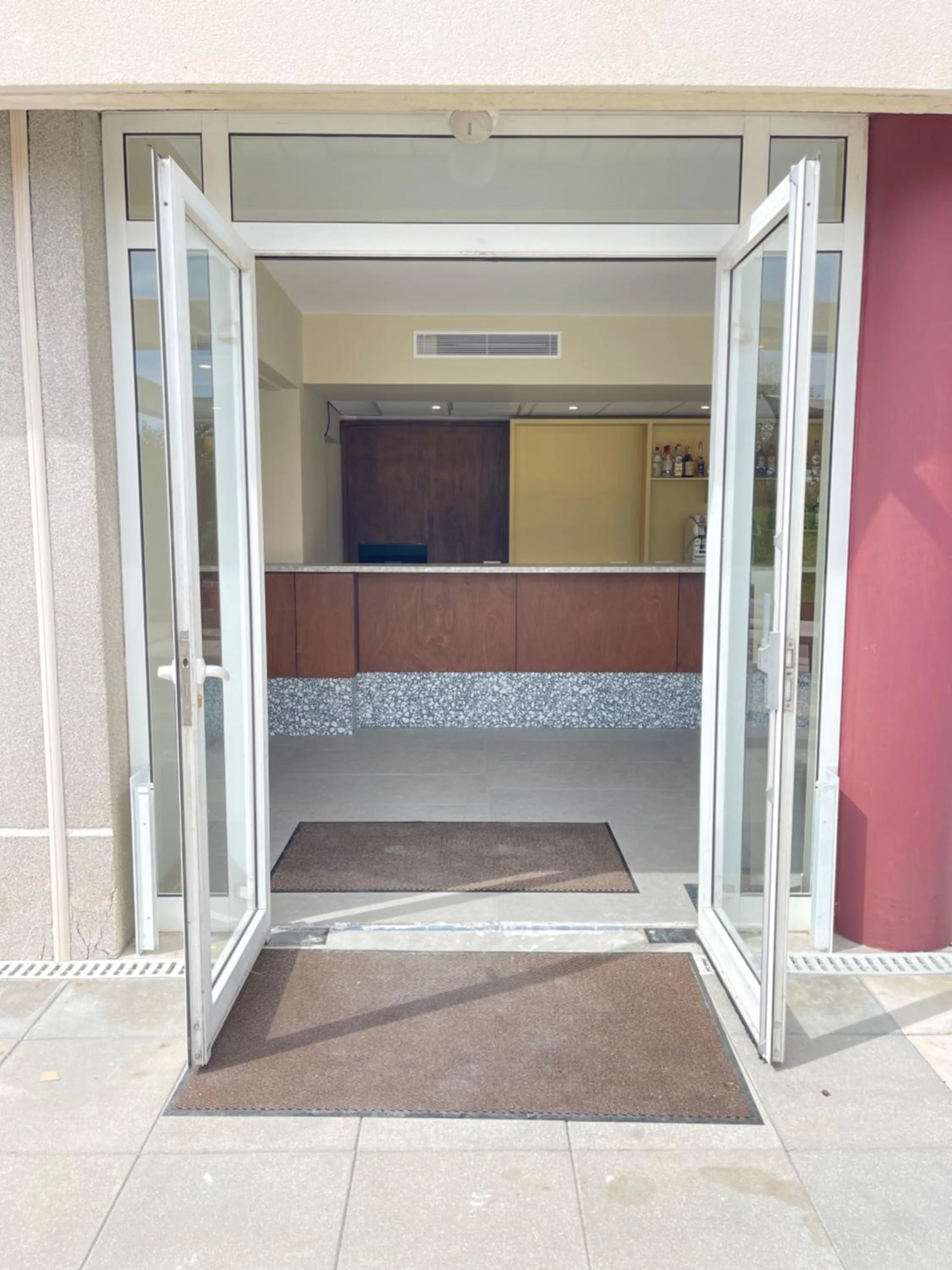 Facade/entrance in Kyriad Hotel Cannes Mandelieu