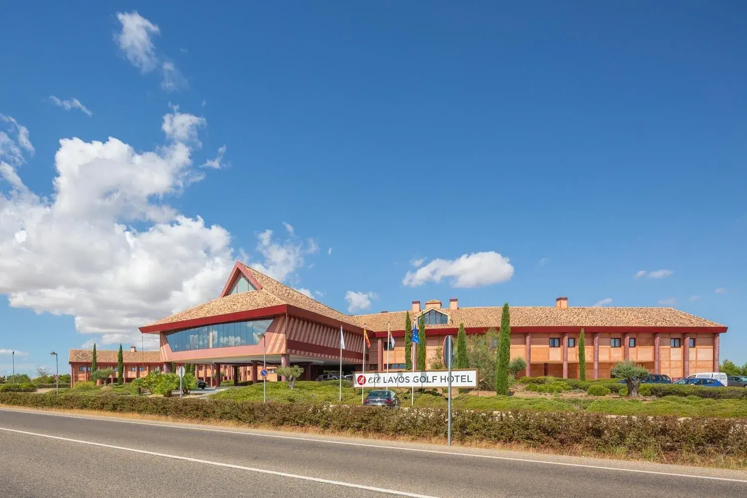 Property building in Exe Layos Golf Property building in Exe Layos Golf