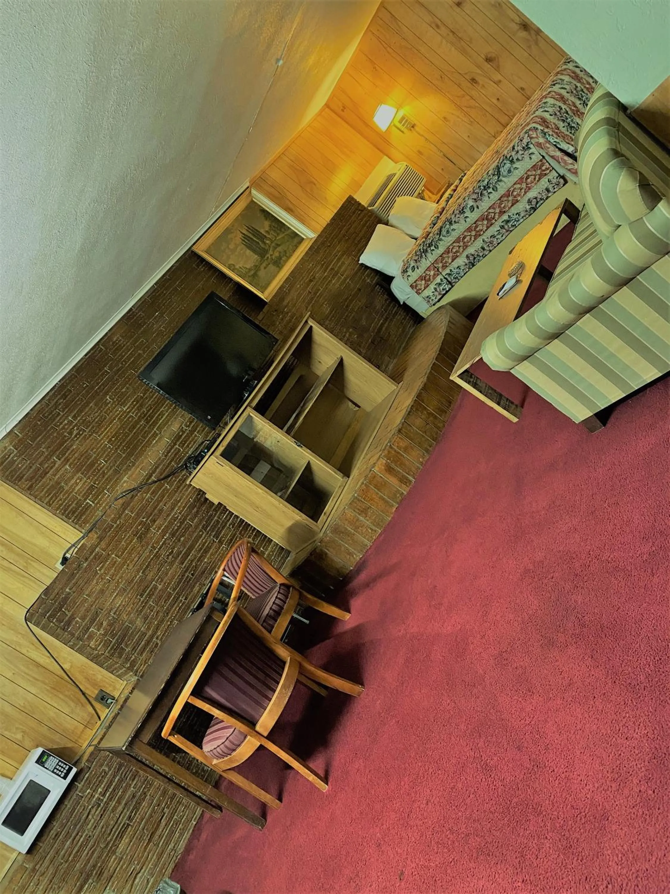 Living room in Madill Inn