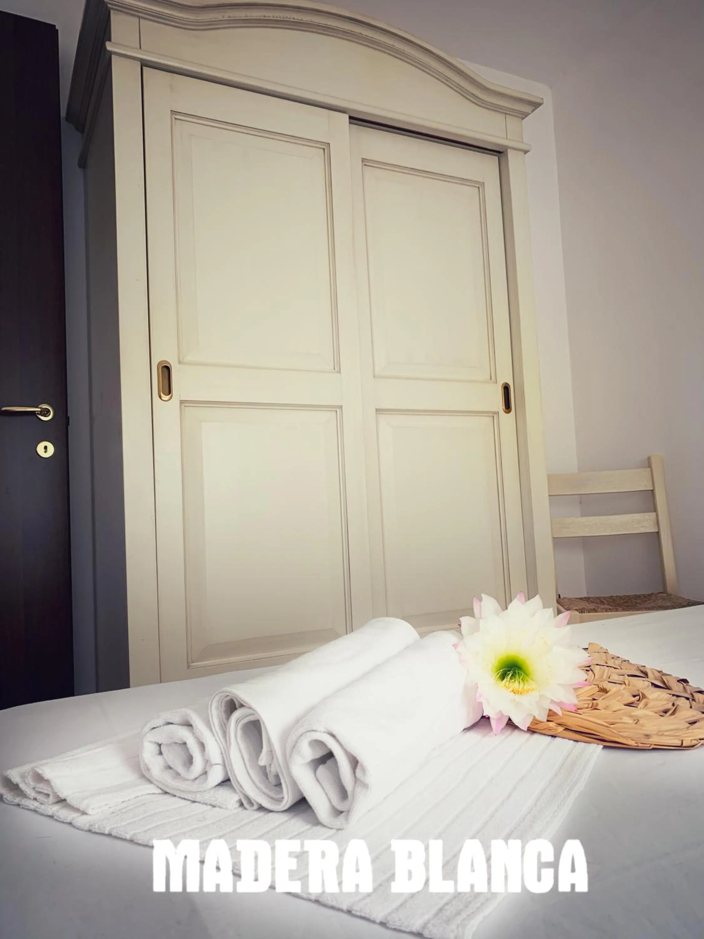 Bed in Madera Blanca