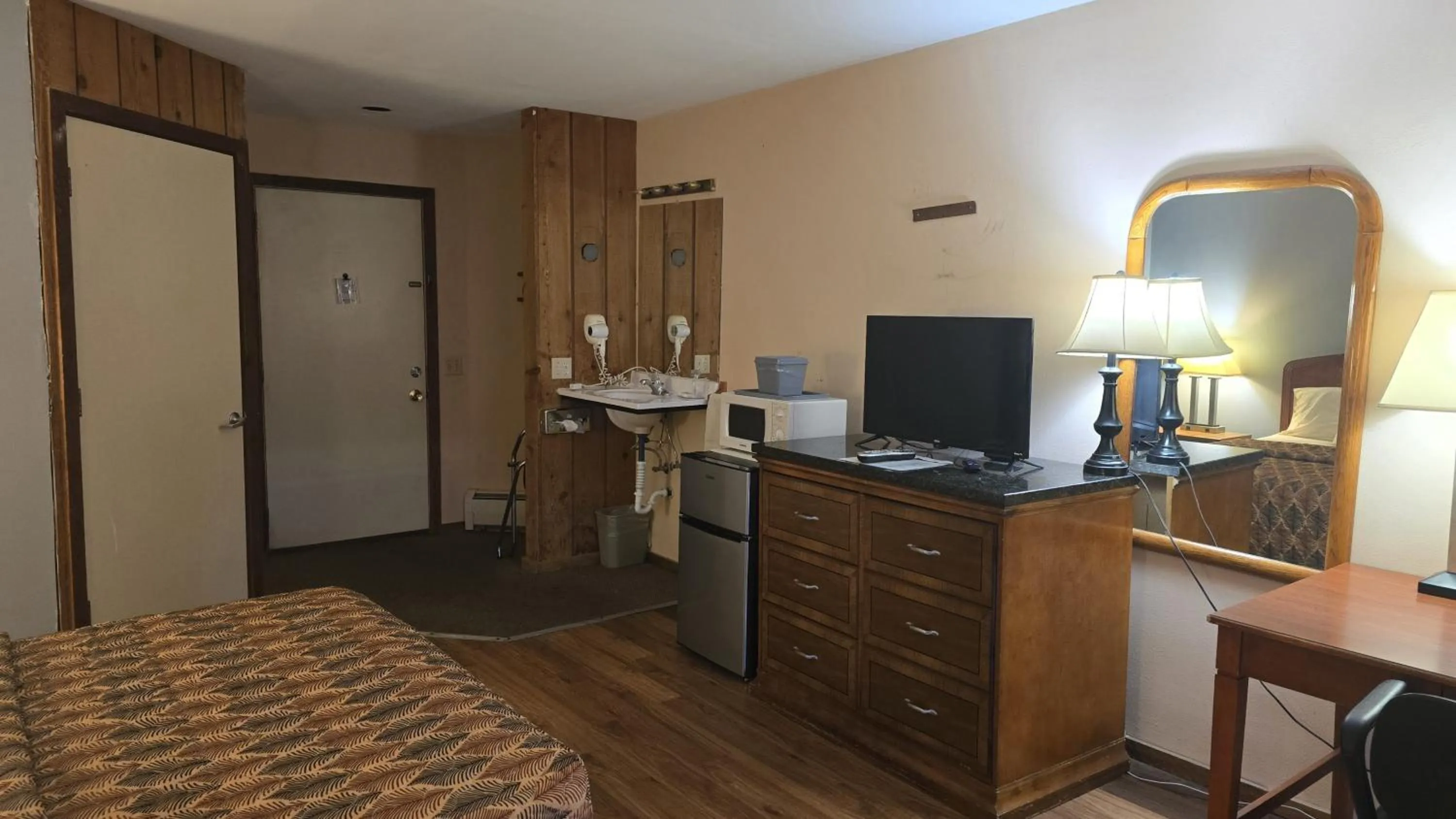 TV and multimedia, Bed in Timber Inn